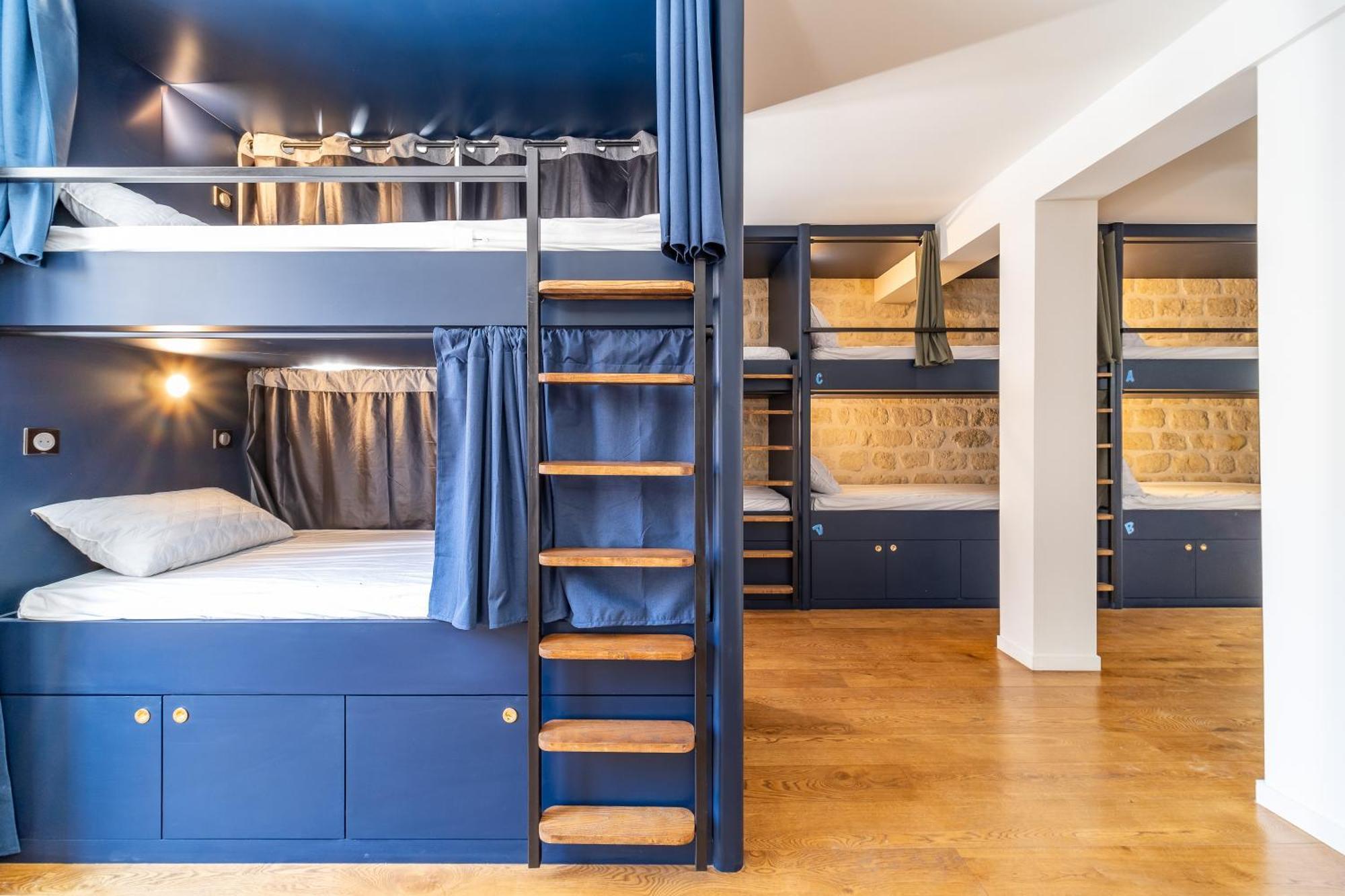 Fraternity-hotel *