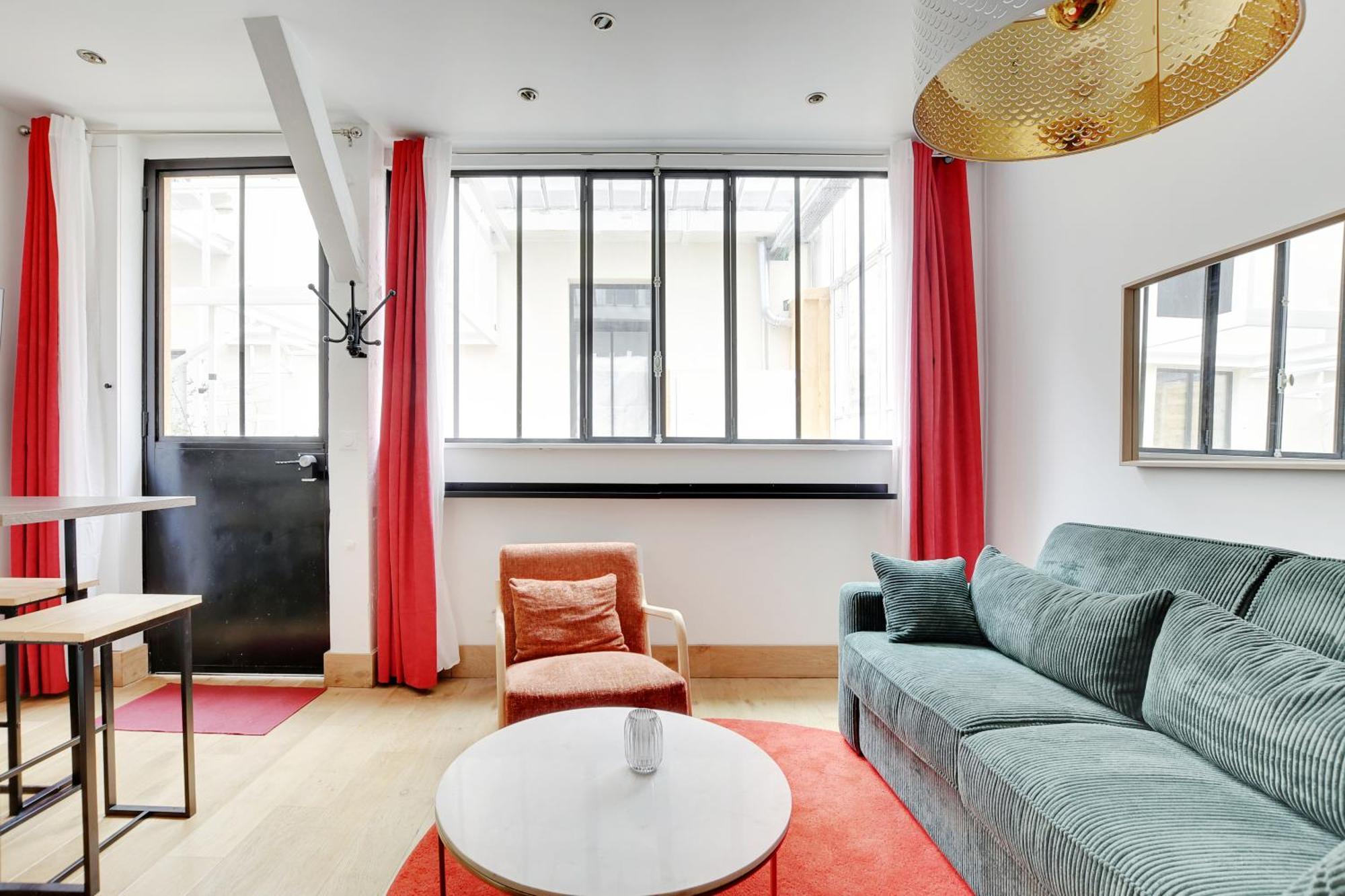 Pick A Flat's In Montmartre - Rue Des