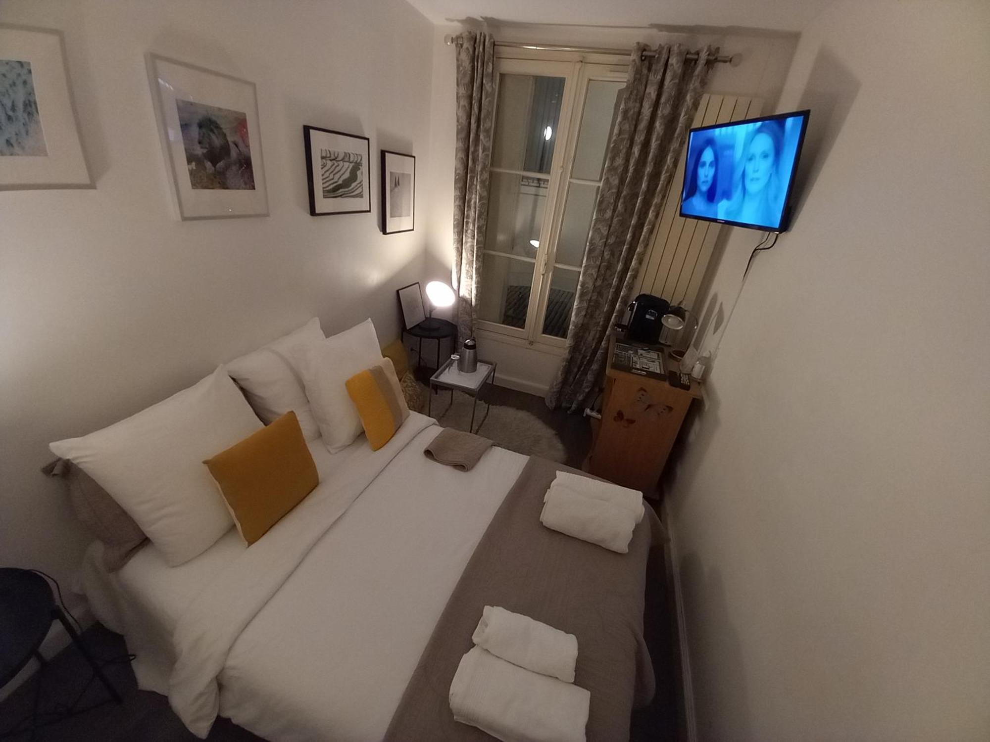 Appartamento 1 Minute Gare Montparnasse , Center, Awsome Place, Close To Eiffel Tour And Louvre Meusm , Front Metro Parigi