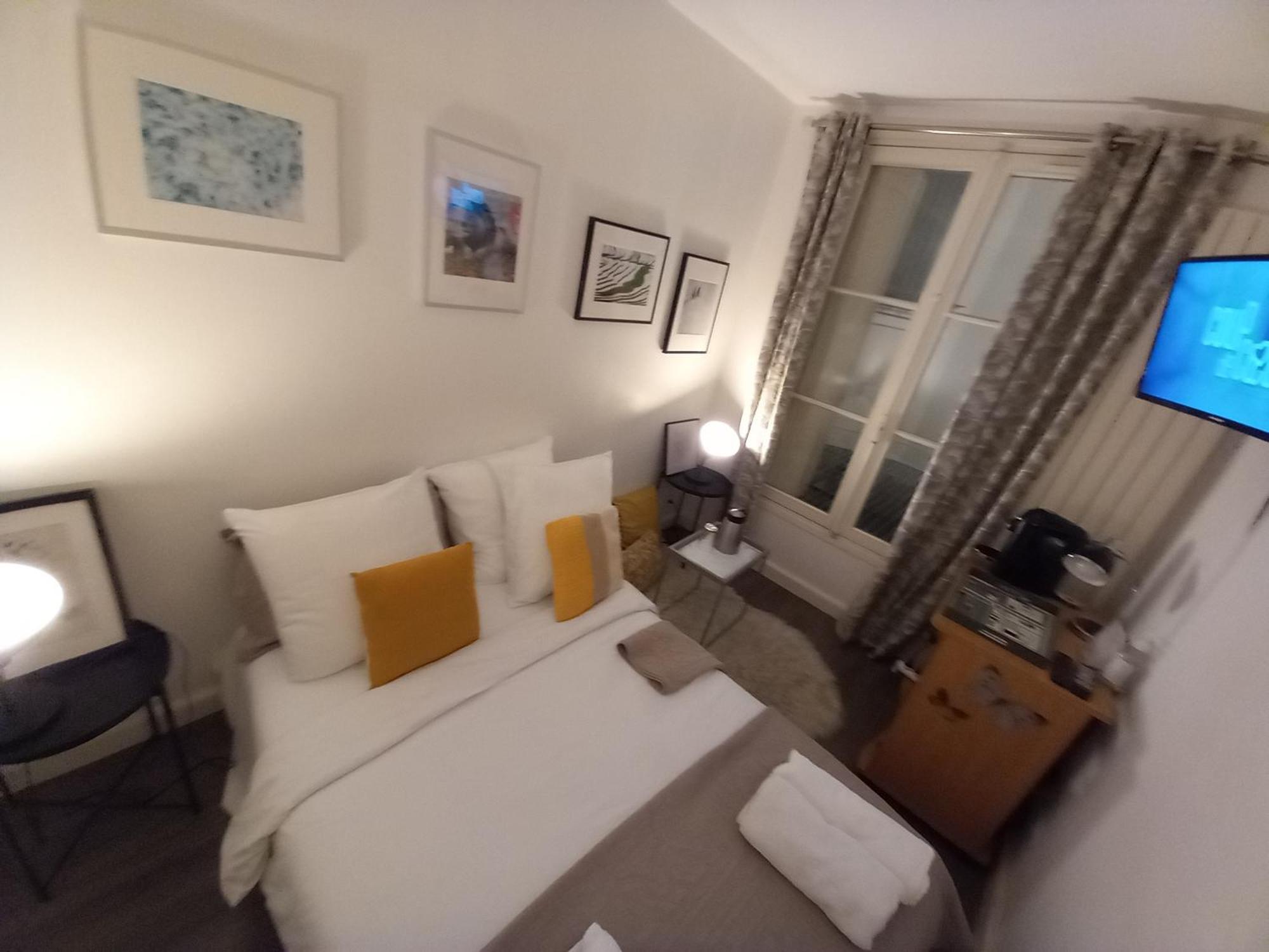 1 Minute Gare Montparnasse , Center, Awsome Place, Close To Eiffel Tour And Louvre Meusm , Front Metro Appartamento *