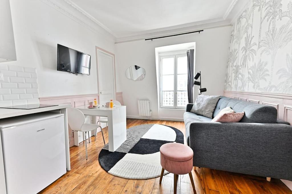 Magnifique Rose A #garemontparnasse Parigi