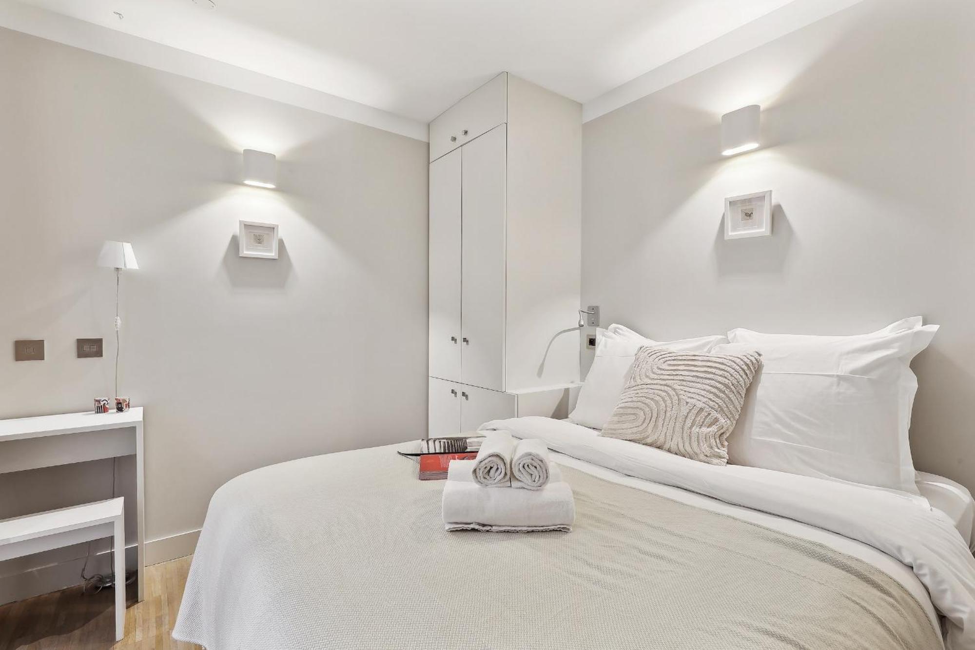 Le Marais & Place Des Vosges - Cityapartmentstay Apartment
