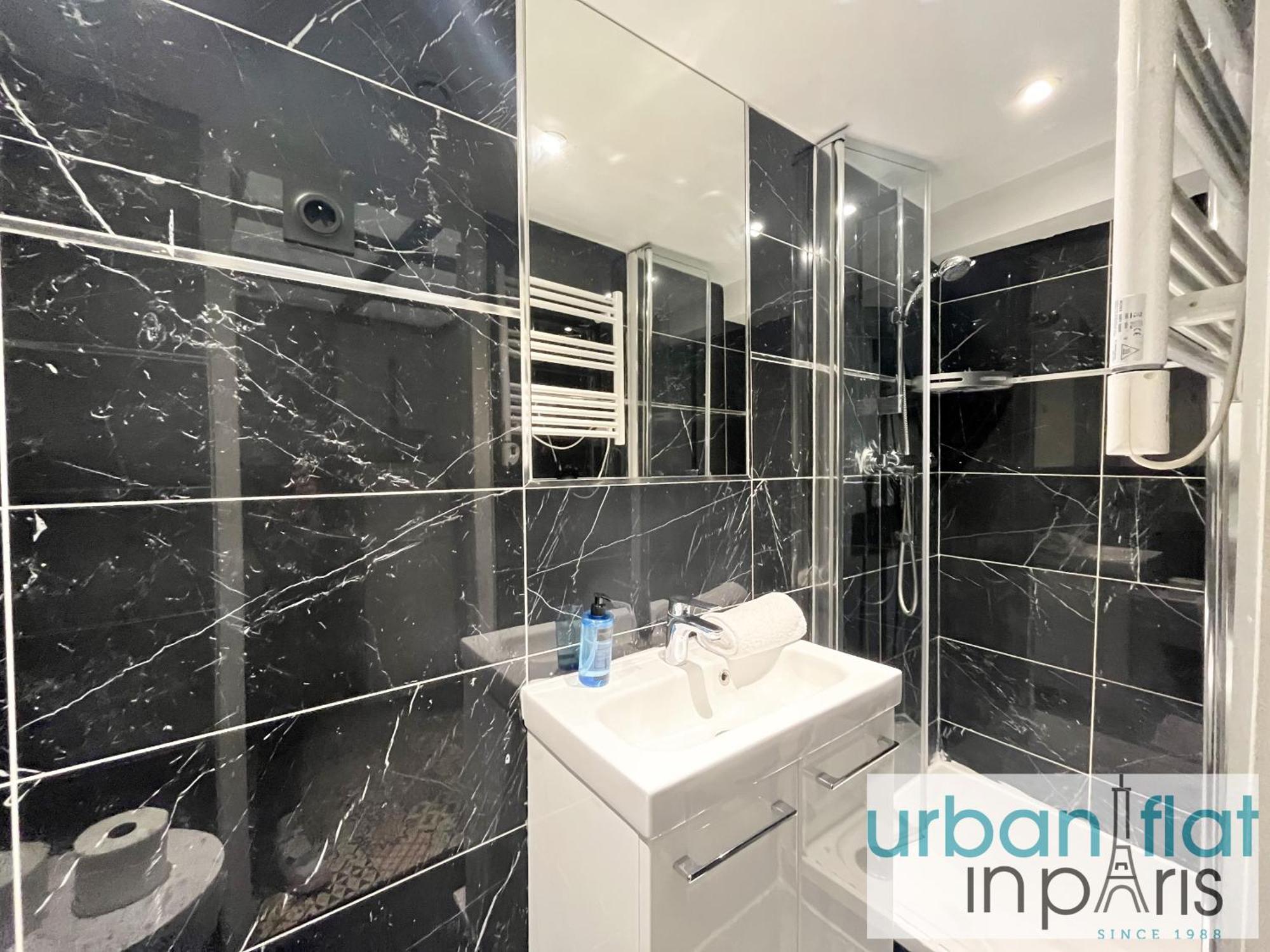 Urban Flat 120 - Charming 3 Bedroom Flat In Le Marais Parigi