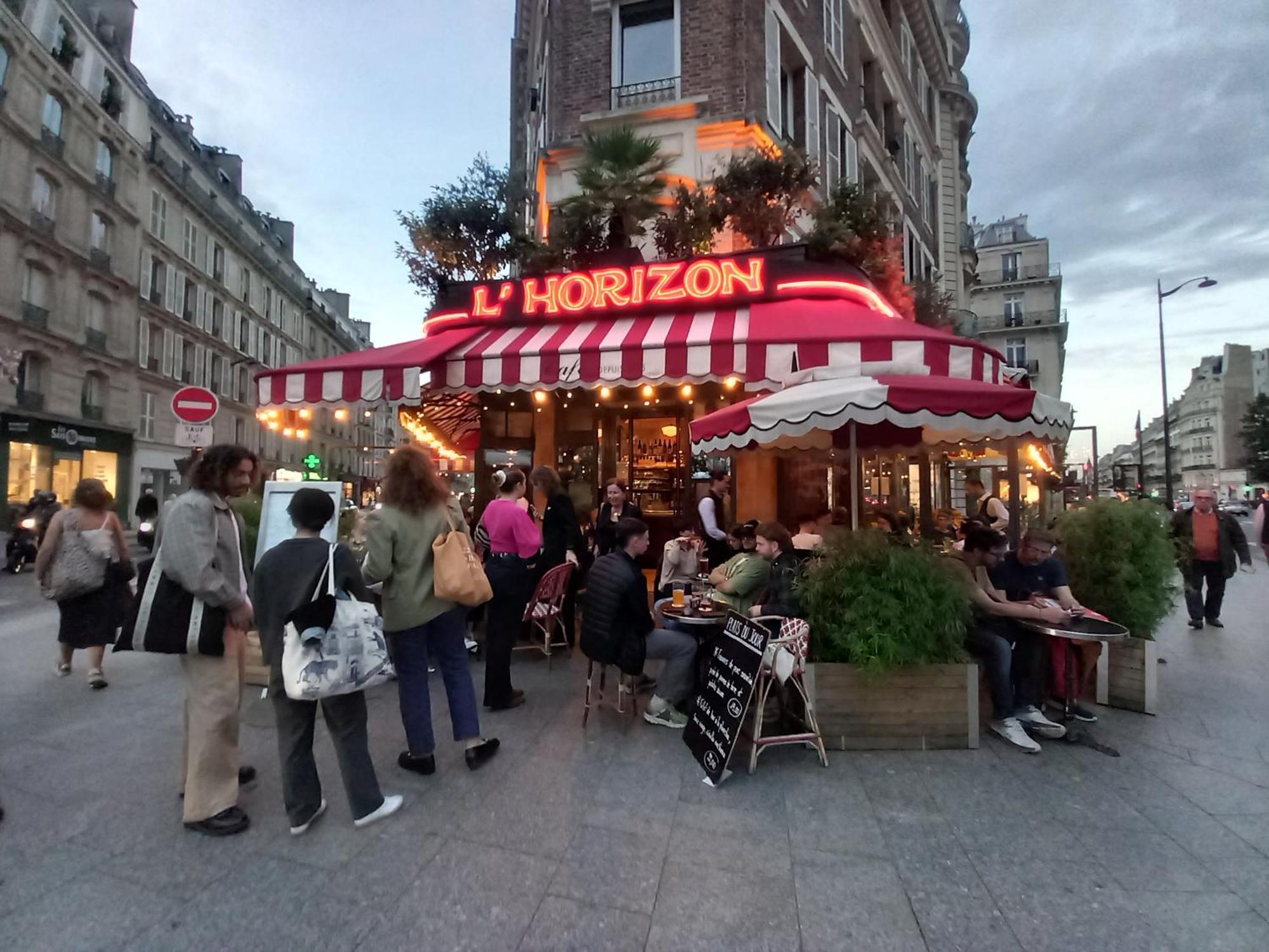 1 Minute Gare Montparnasse , Center, Awsome Place, Close To Eiffel Tour And Louvre Meusm , Front Metro * Parigi