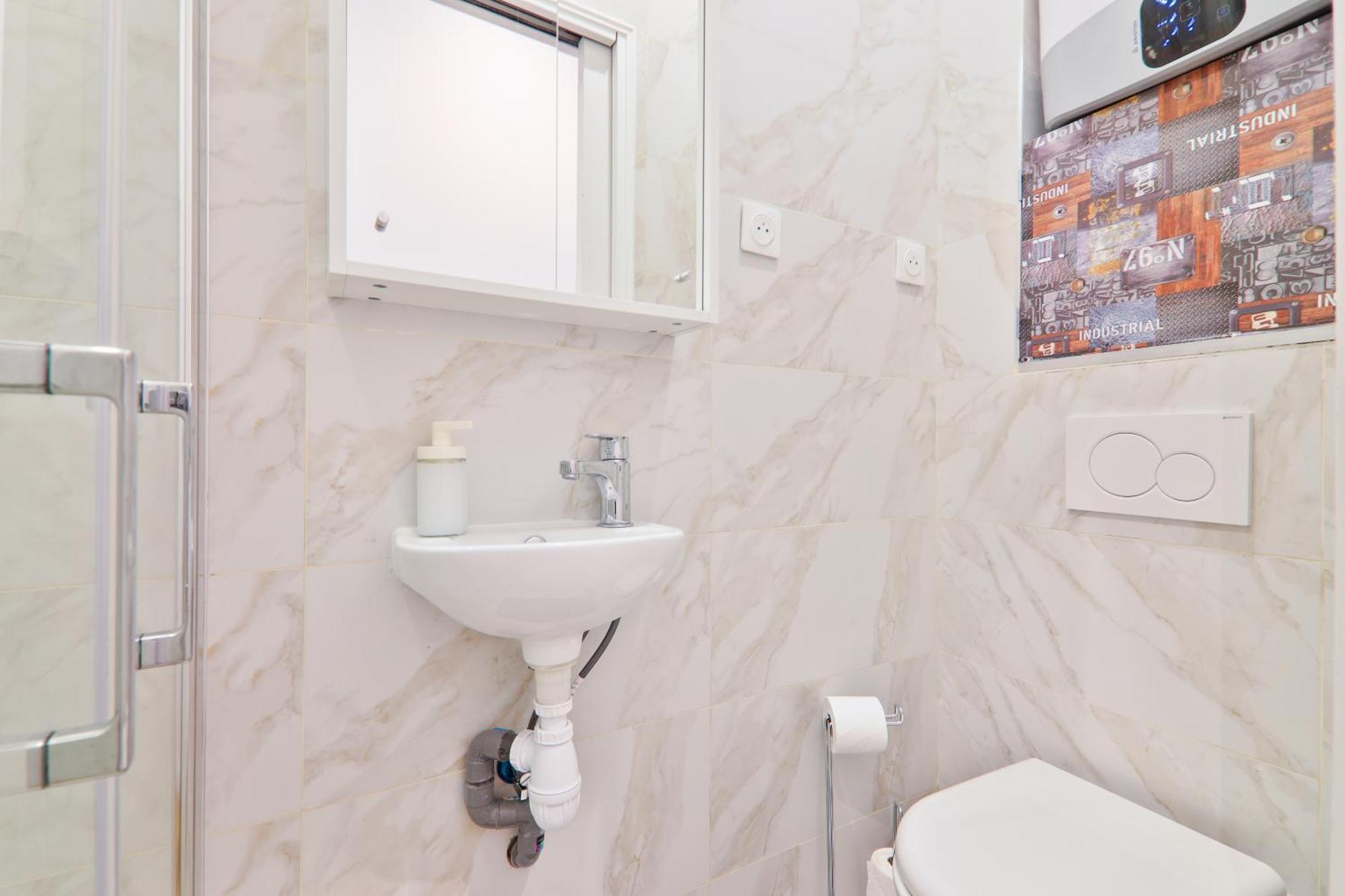 2 Bedroom Quartier Le Marais Parigi
