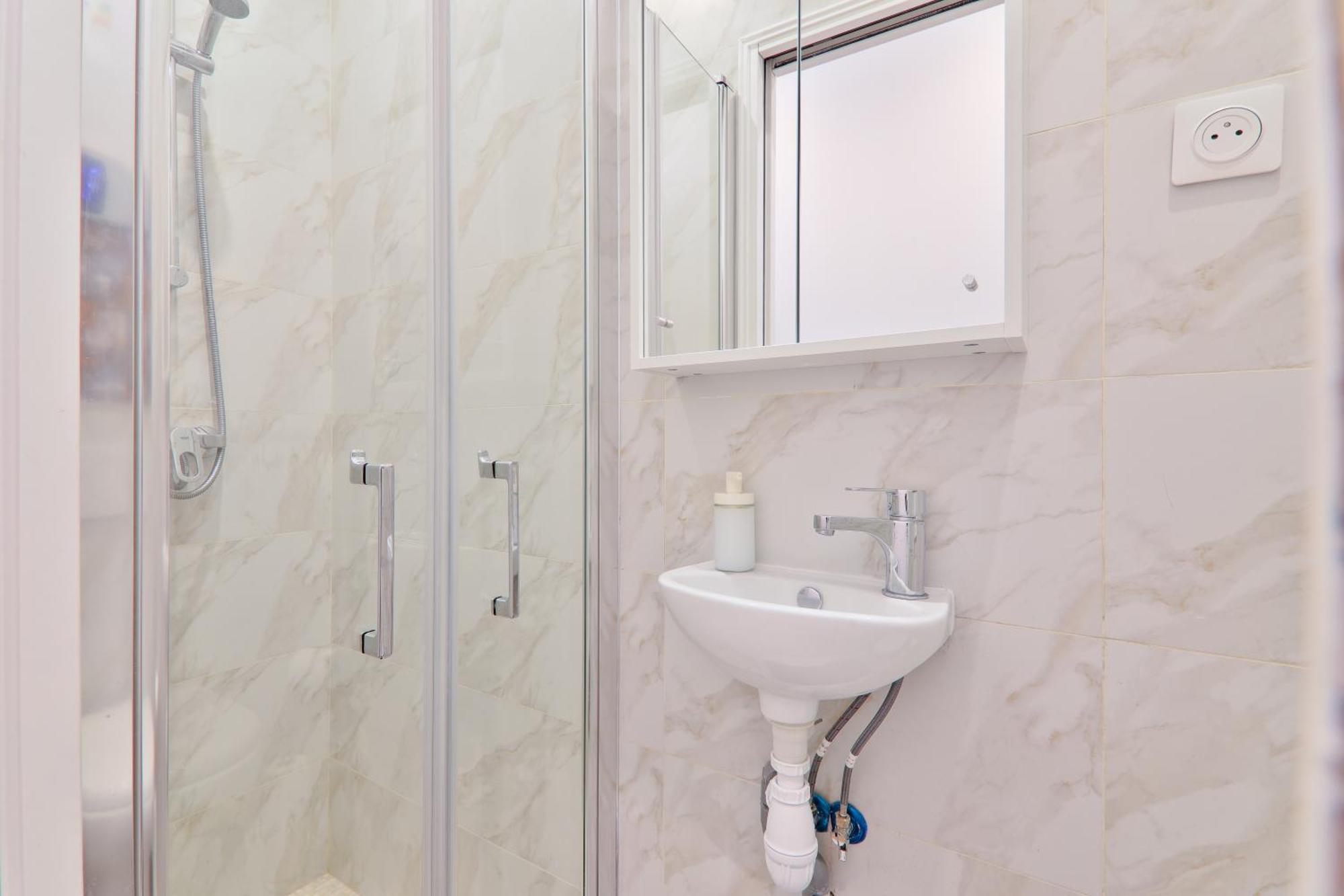 2 Bedroom Quartier Le Marais