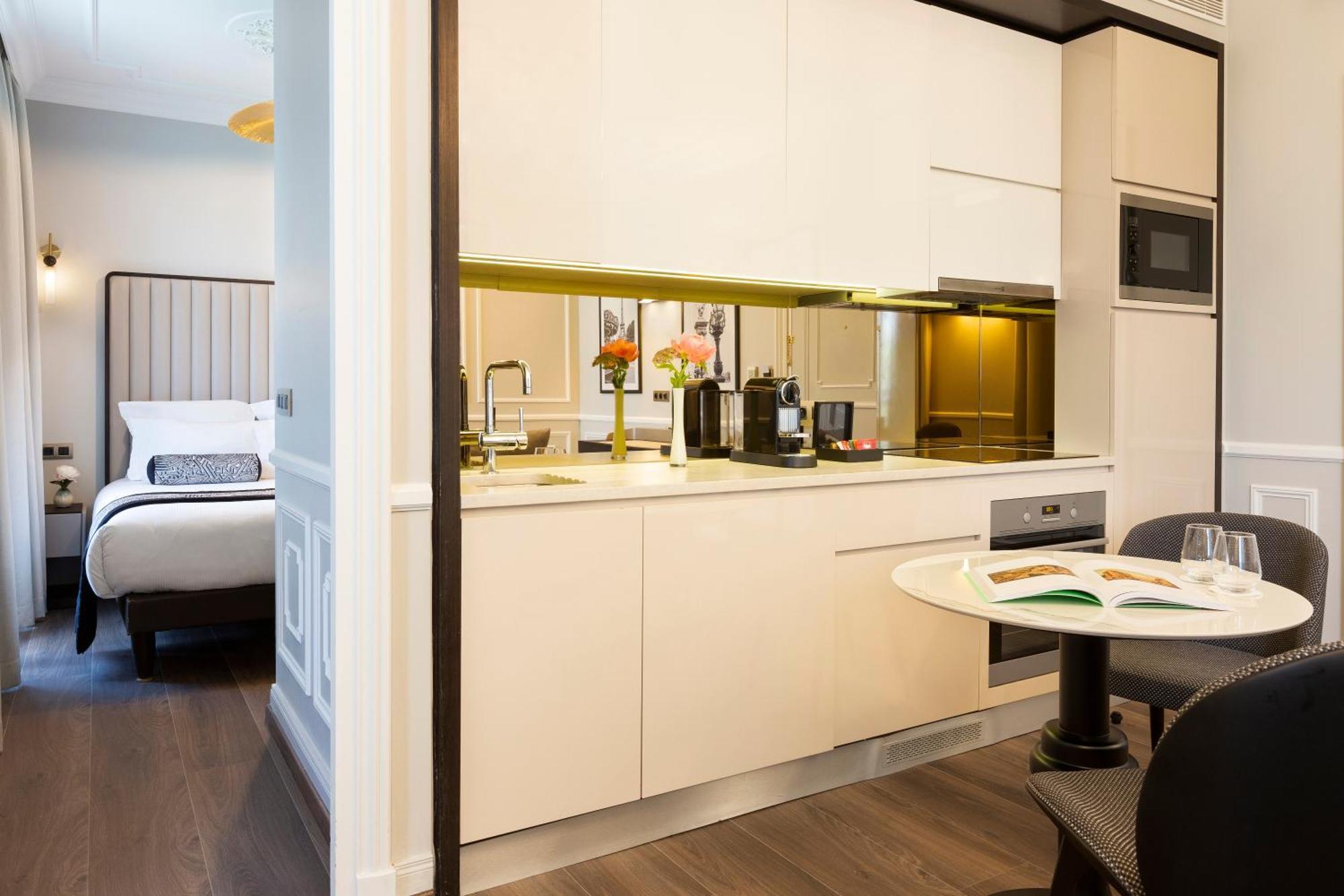 La Clef Tour Eiffel By The Crest Collection Hotel