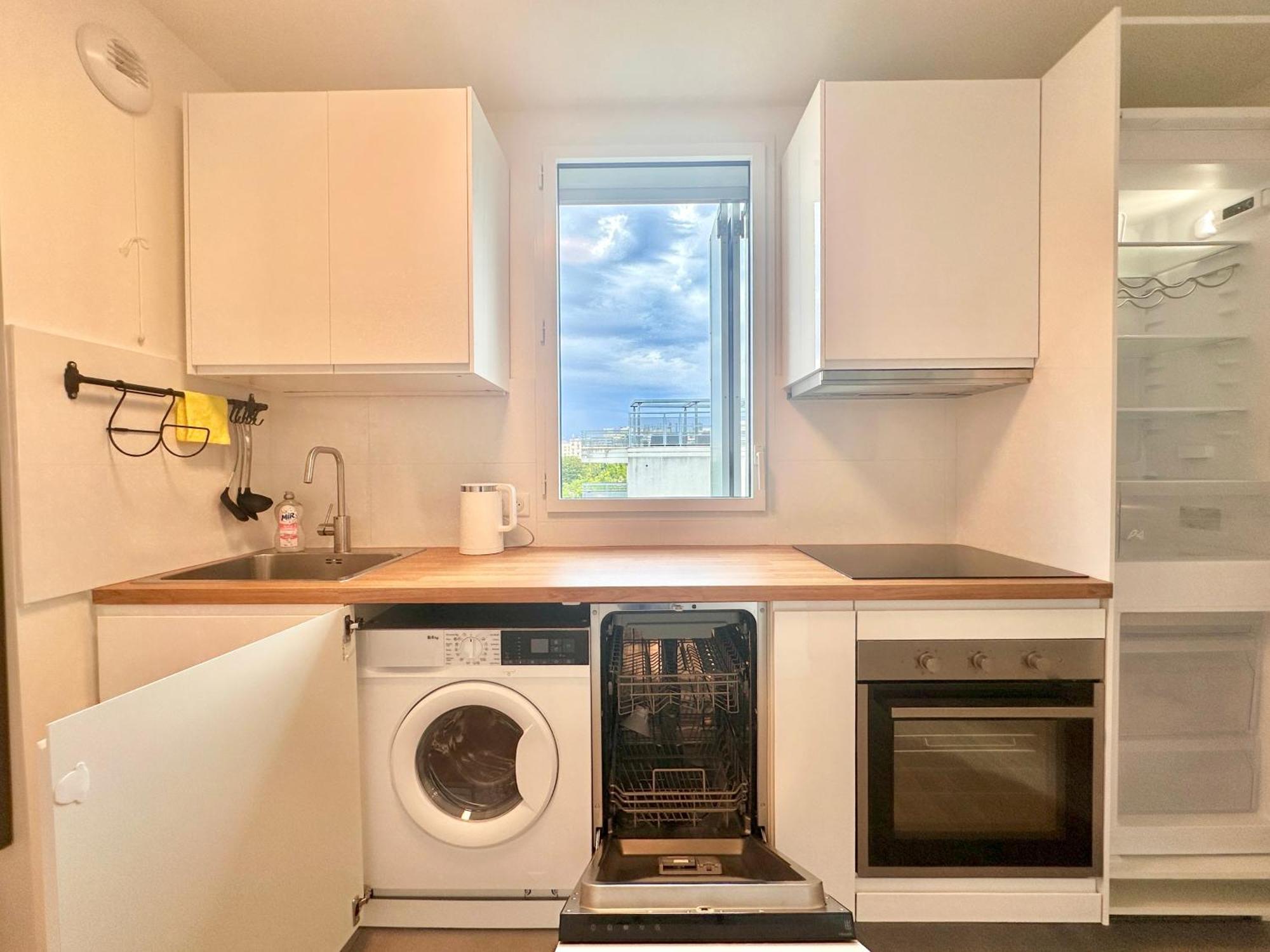 Apartment In Poniatowski Near Vincennes Forest Paris