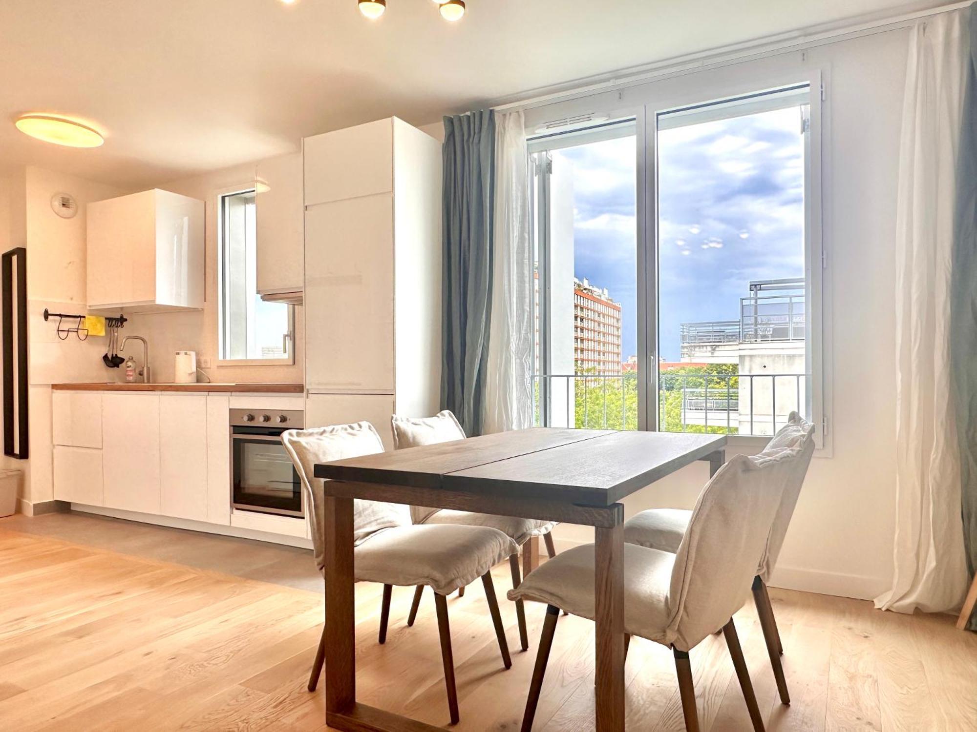 Apartment In Poniatowski Near Vincennes Forest Paris