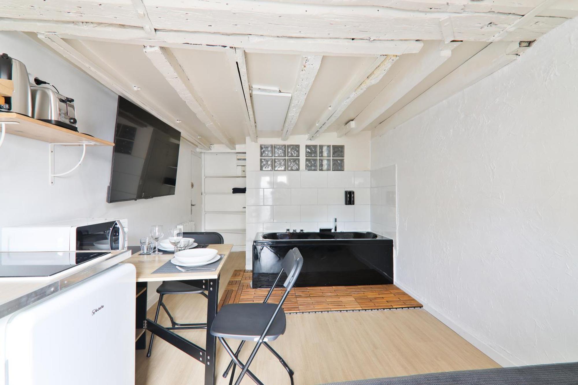 Quartier Saint-michel Notre-dame 3 Free Netflix