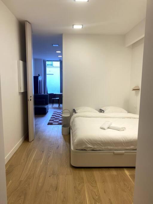 Modern Parisian Flat In Montparnasse Area Parigi