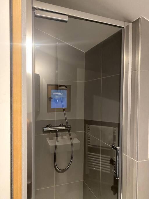 Modern Parisian Flat In Montparnasse Area Parigi