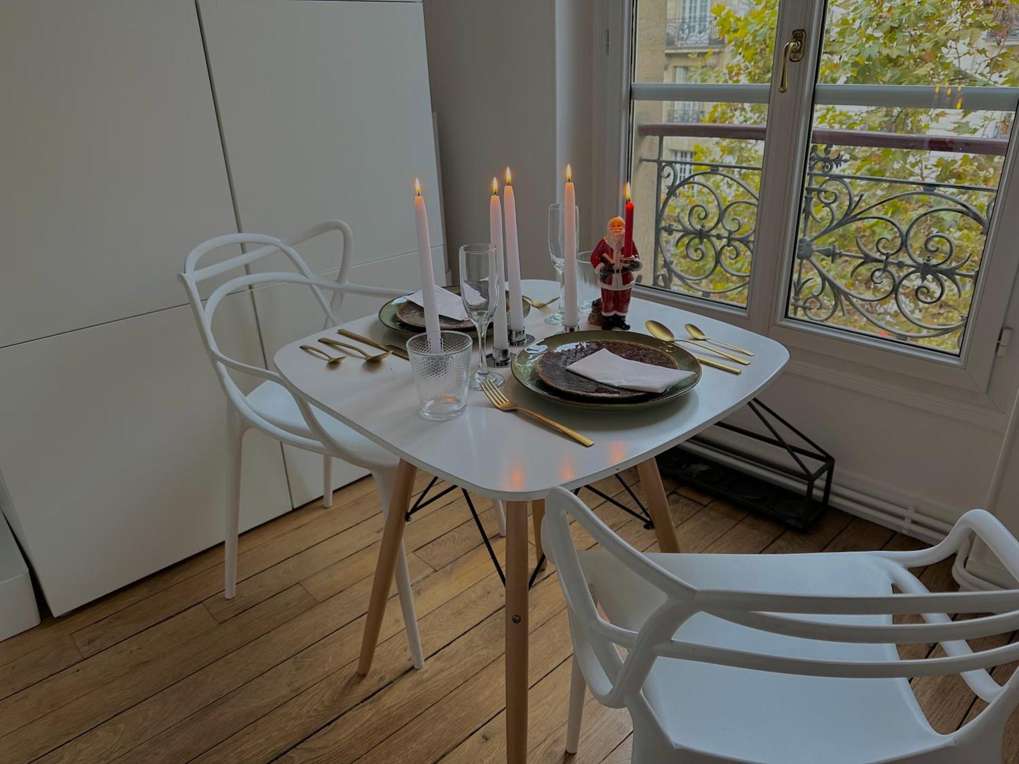 Luxury With A View Of The Eiffel Tower Paris
