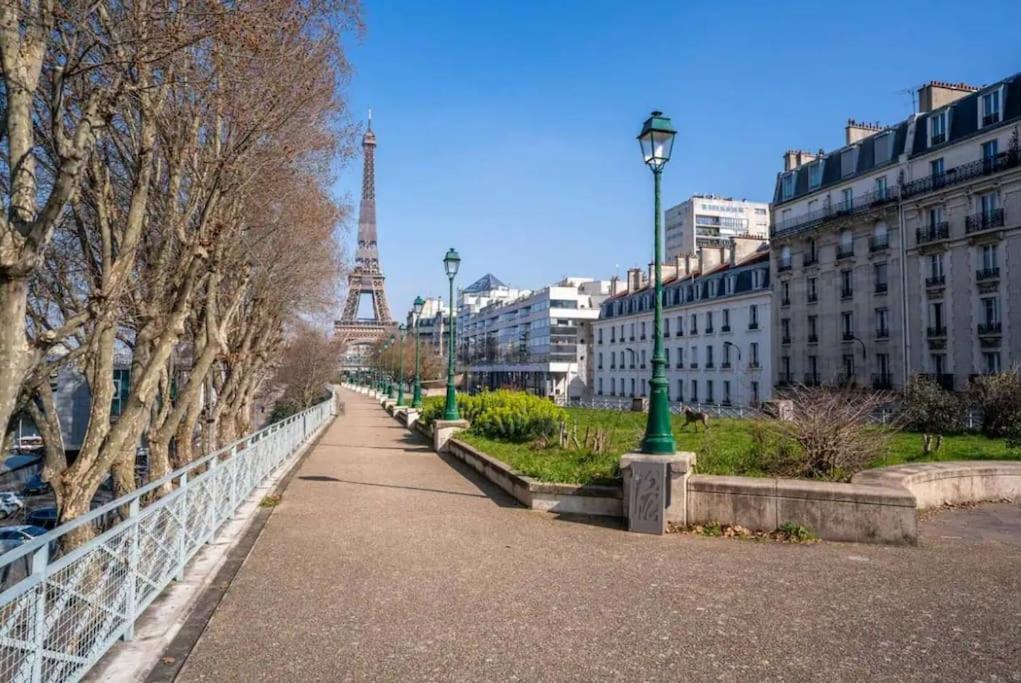 - Tour Eiffel - Bail Mobilite * Paris