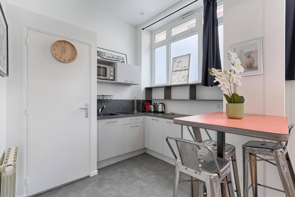 Appartamento Charming 1br Batignolles Parigi