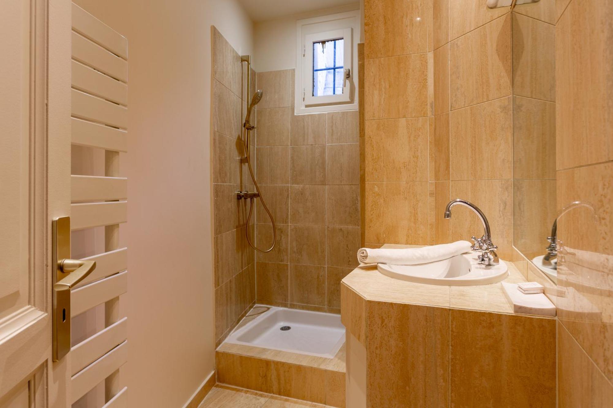 The Maubourg Eiffel Tower Apartment *