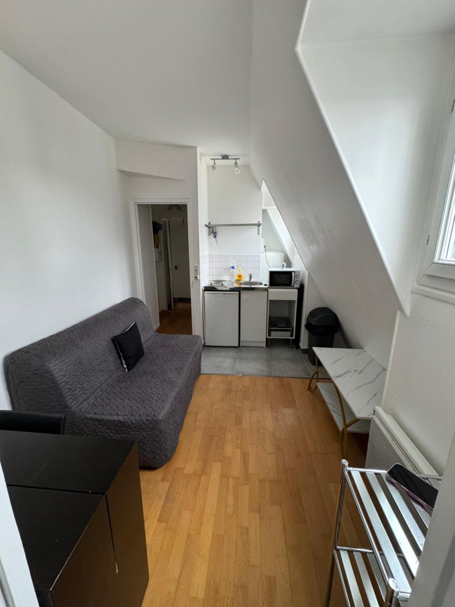Appartamento Beautiful Nearby Champs Elysees Parigi
