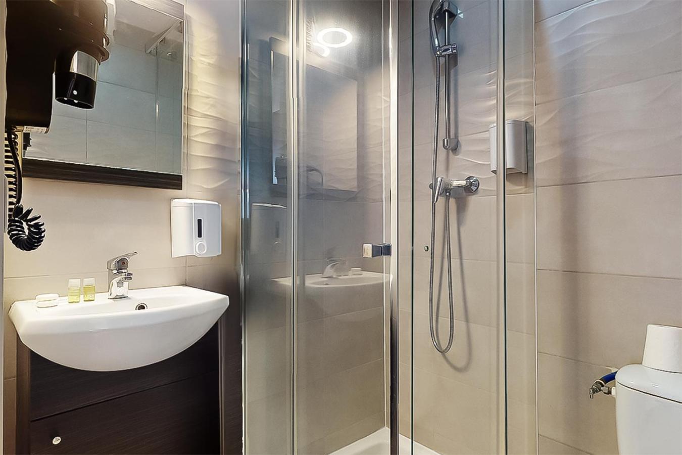 De Menilmontant Hotel 3*
