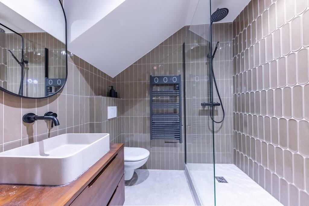 New Spacious 4 Star Family In Chic 16th District Parigi
