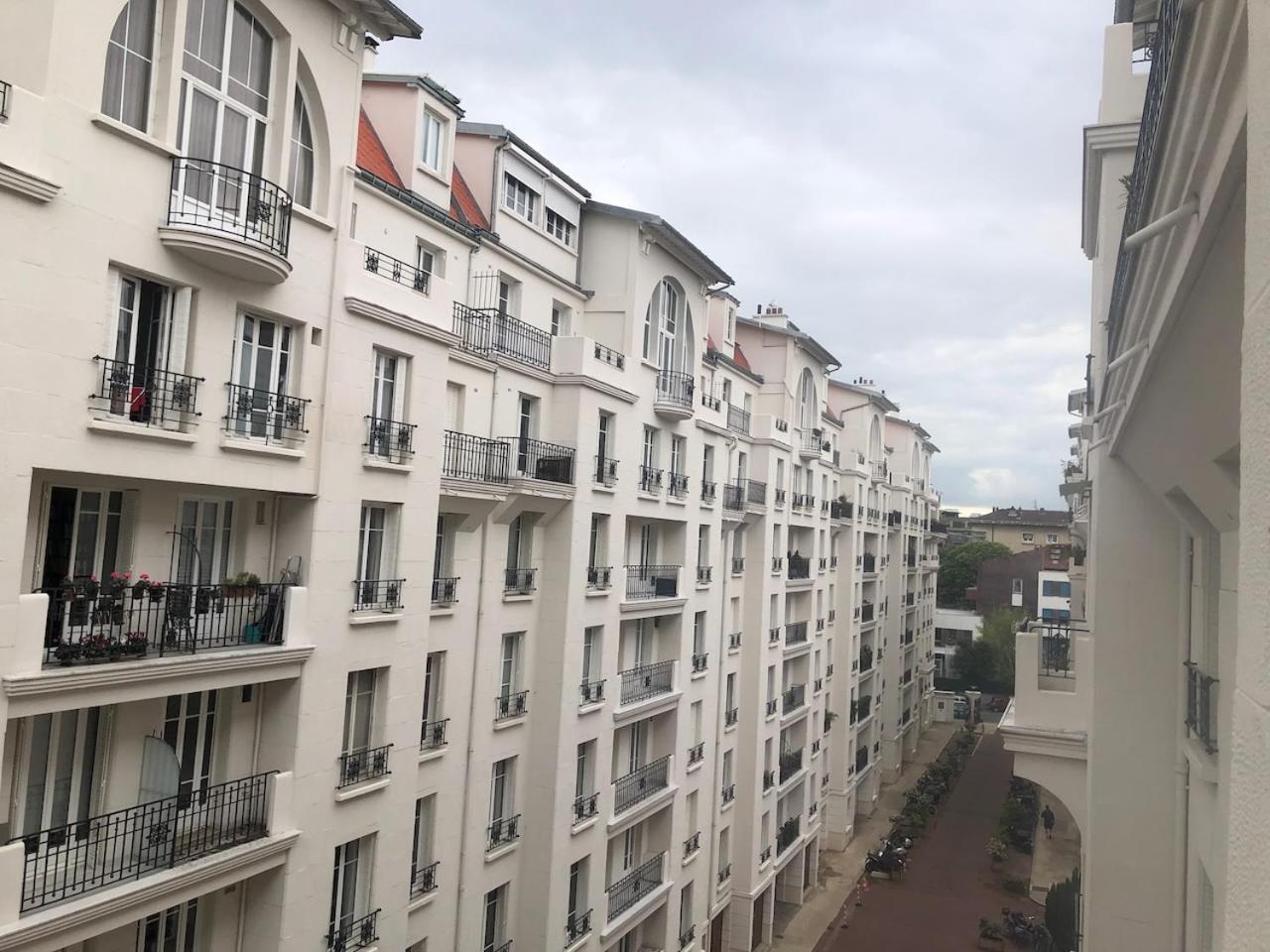 Avec Balcon Dans Calme Avec Gardien - Parigi