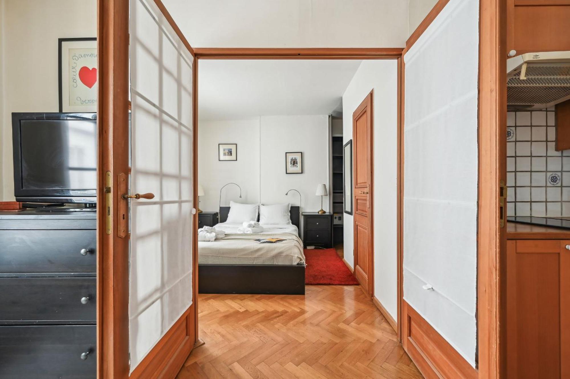 Eiffel Tower & Des Invalides - 1br - Cityapartmentstay Appartamento