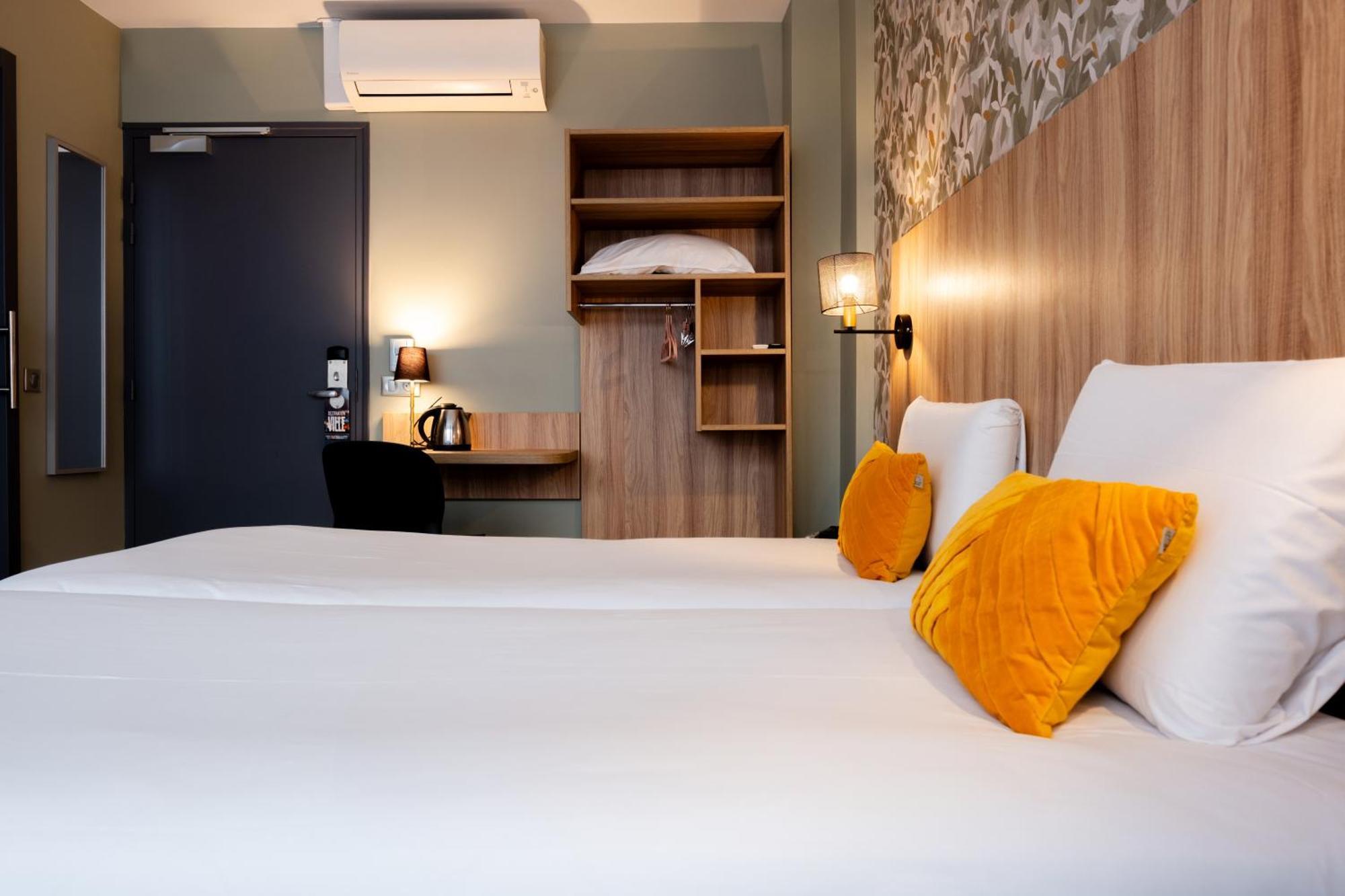 Hotel Kyriad 10 - Canal Saint Martin - République Parigi