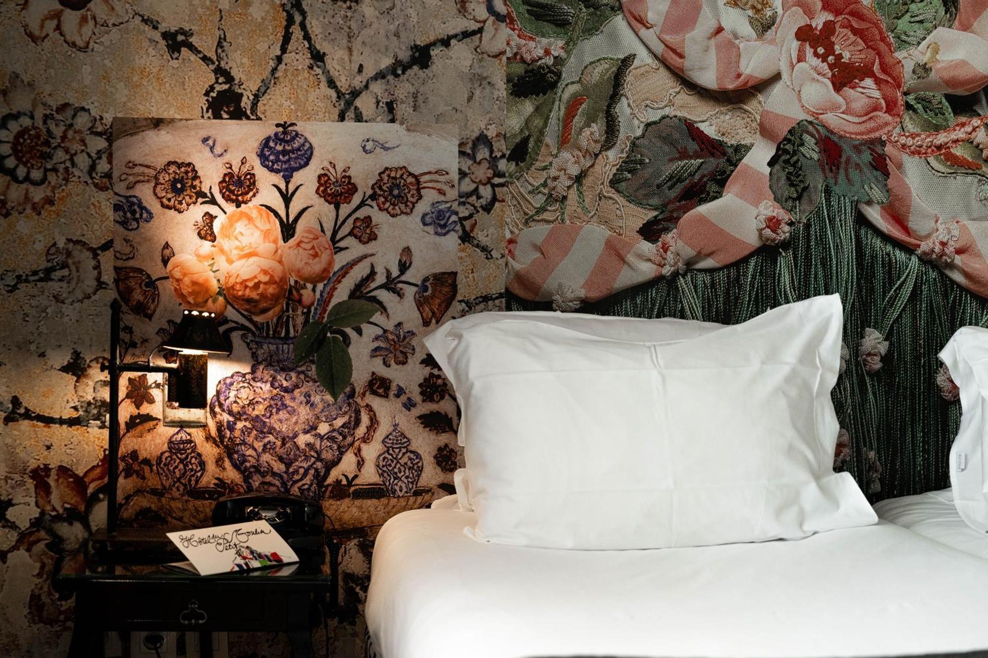 Du Petit Moulin, Haute Couture By Lacroix Hotel