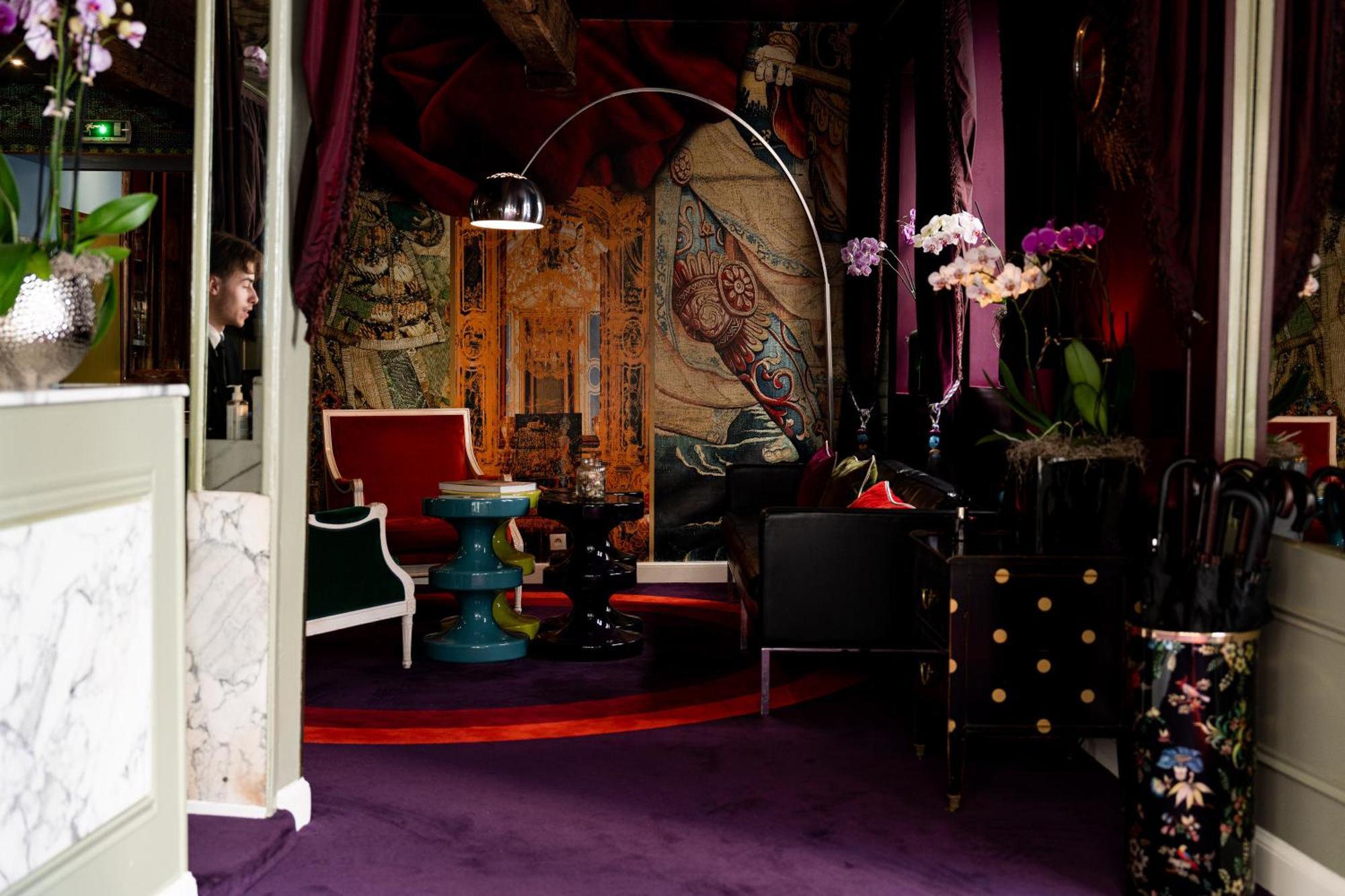 Du Petit Moulin, Haute Couture By Lacroix 4* Parigi