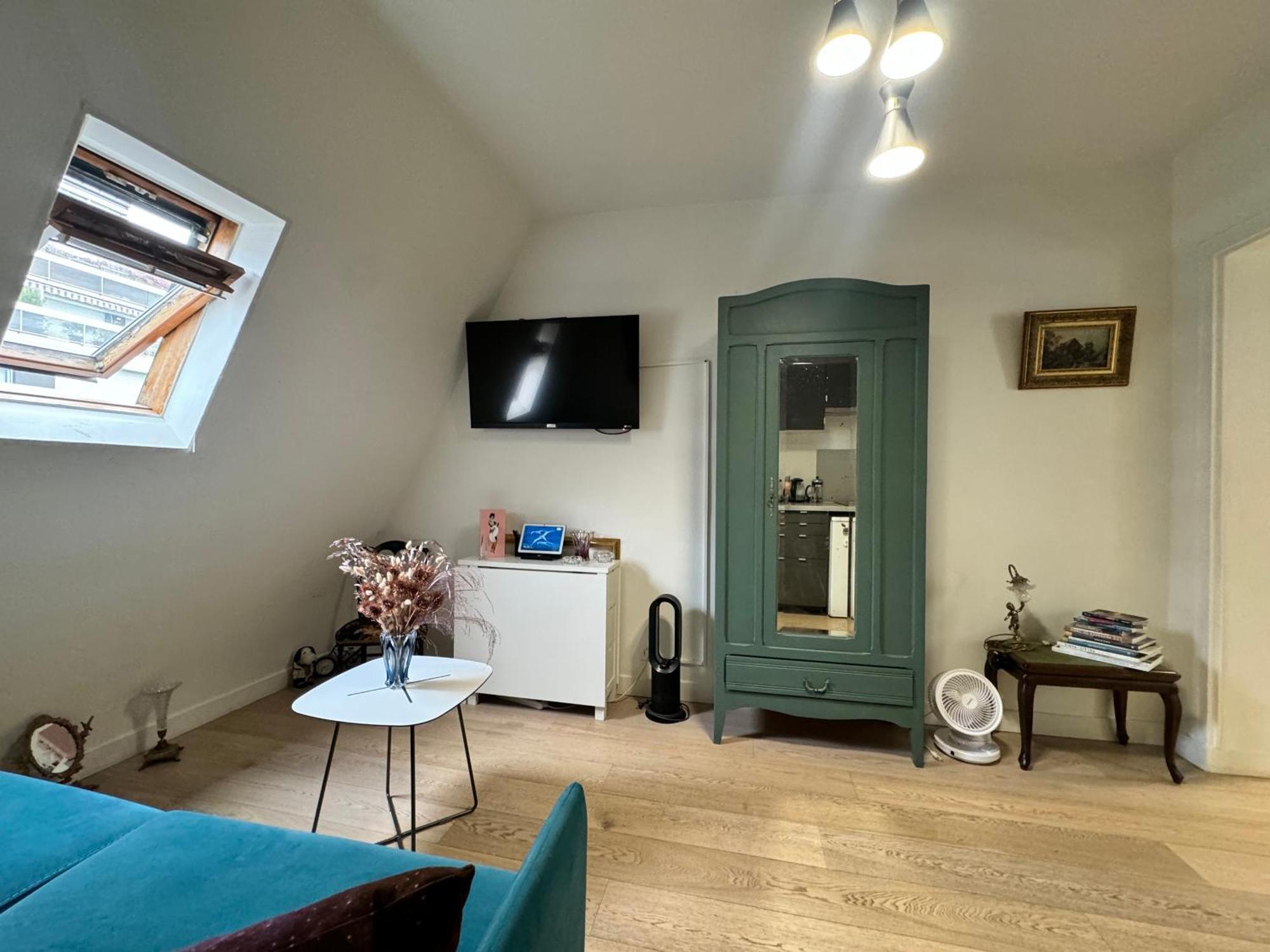 Homestay Cosy 5 Minutes Tour Eiffel