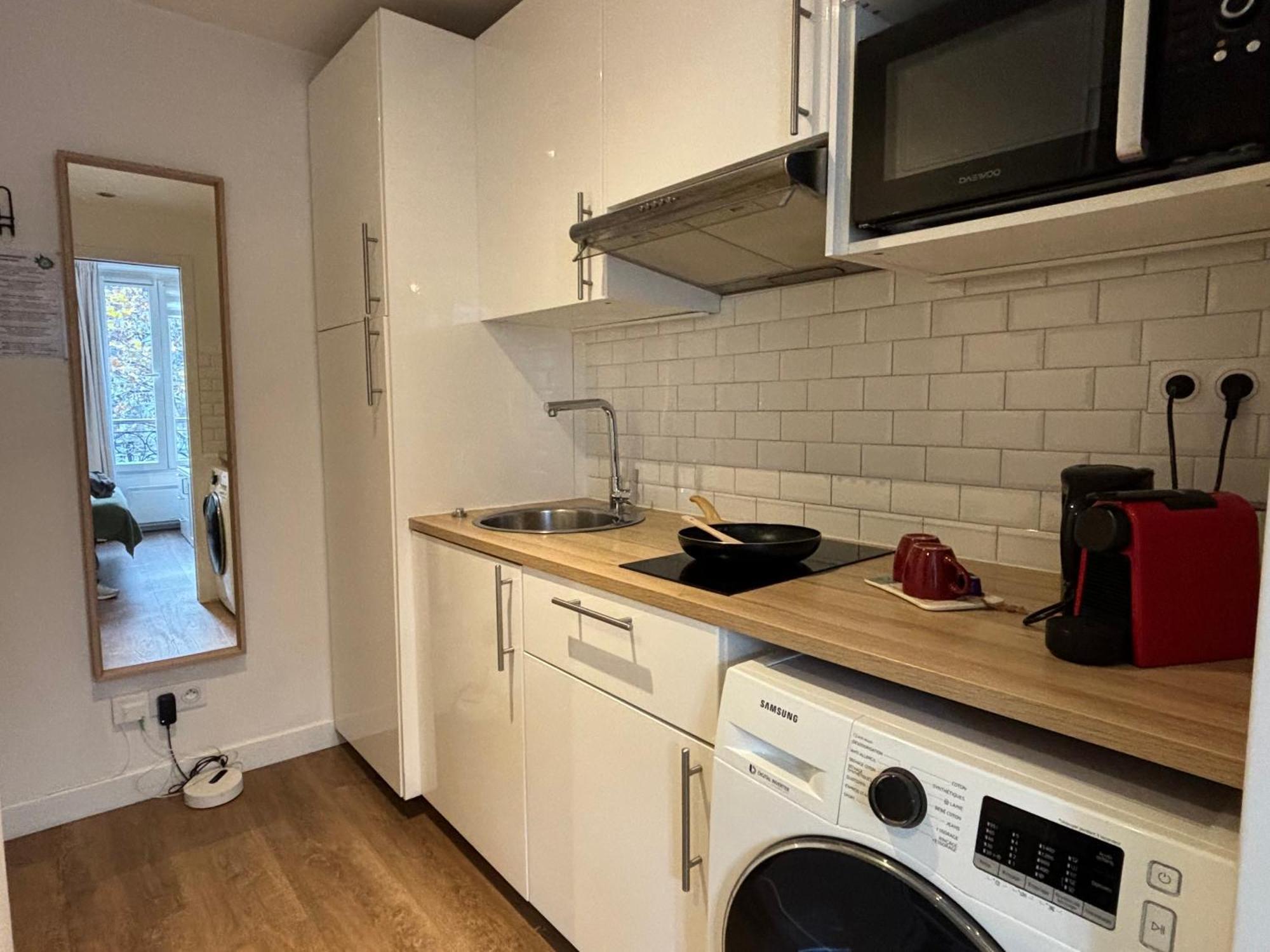Clichy Getaway - C70 Paris