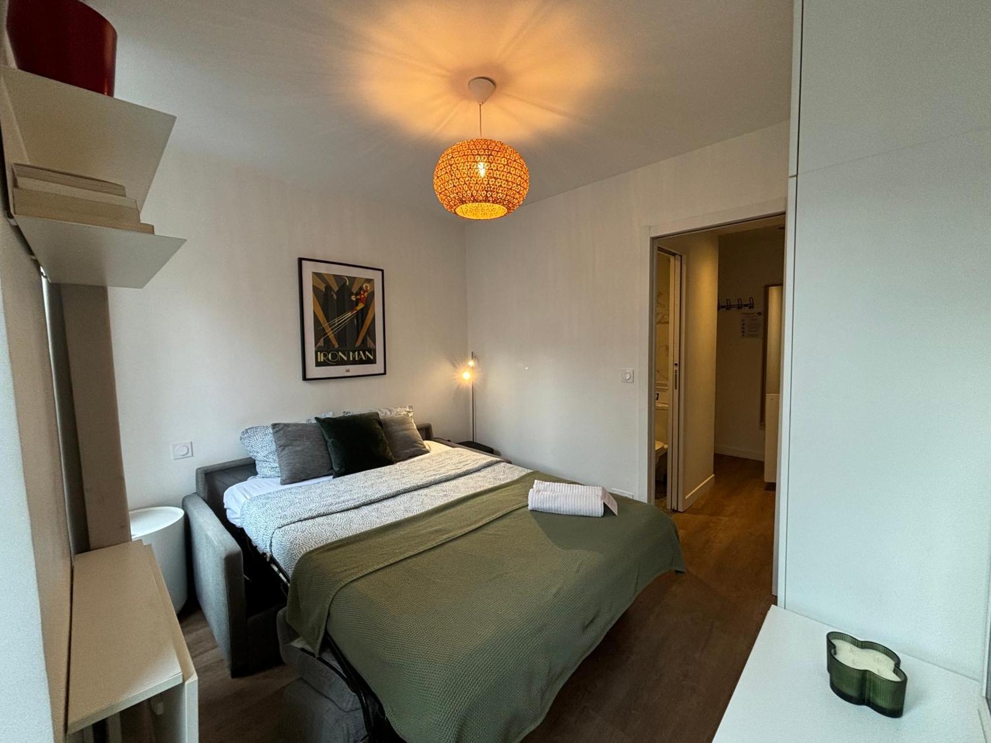 Clichy Getaway - C70 Paris