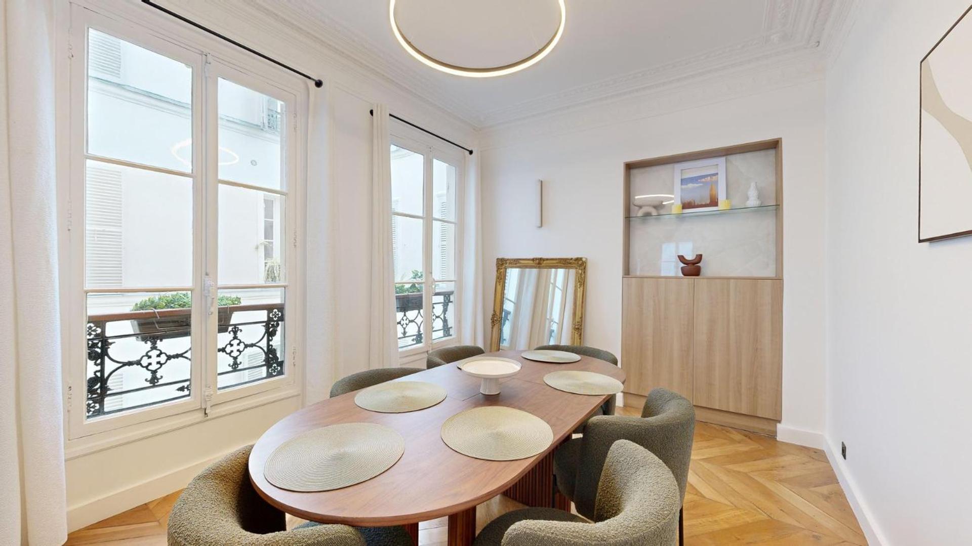 358 Madeleine - Superbe A Apartment *