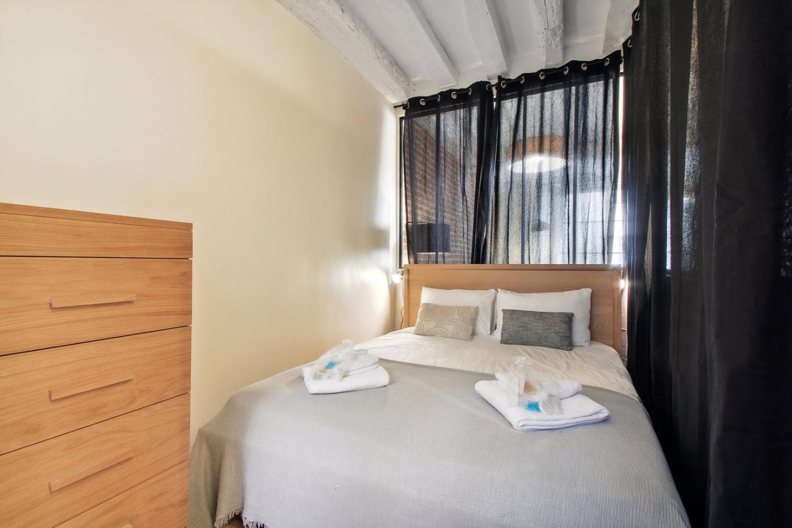 Apartment 256 Rosiers - Superb In Paris. *
