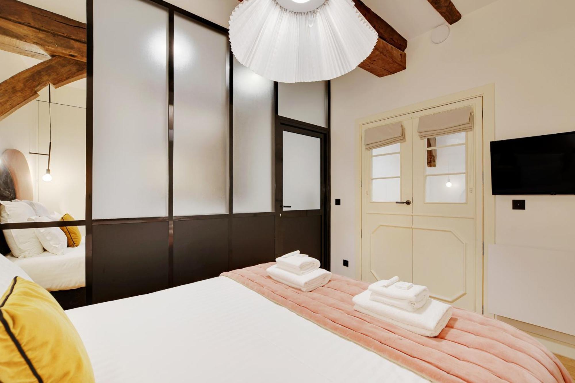 Sereners - Charming Serviced - Place Des Vosges Appartamento
