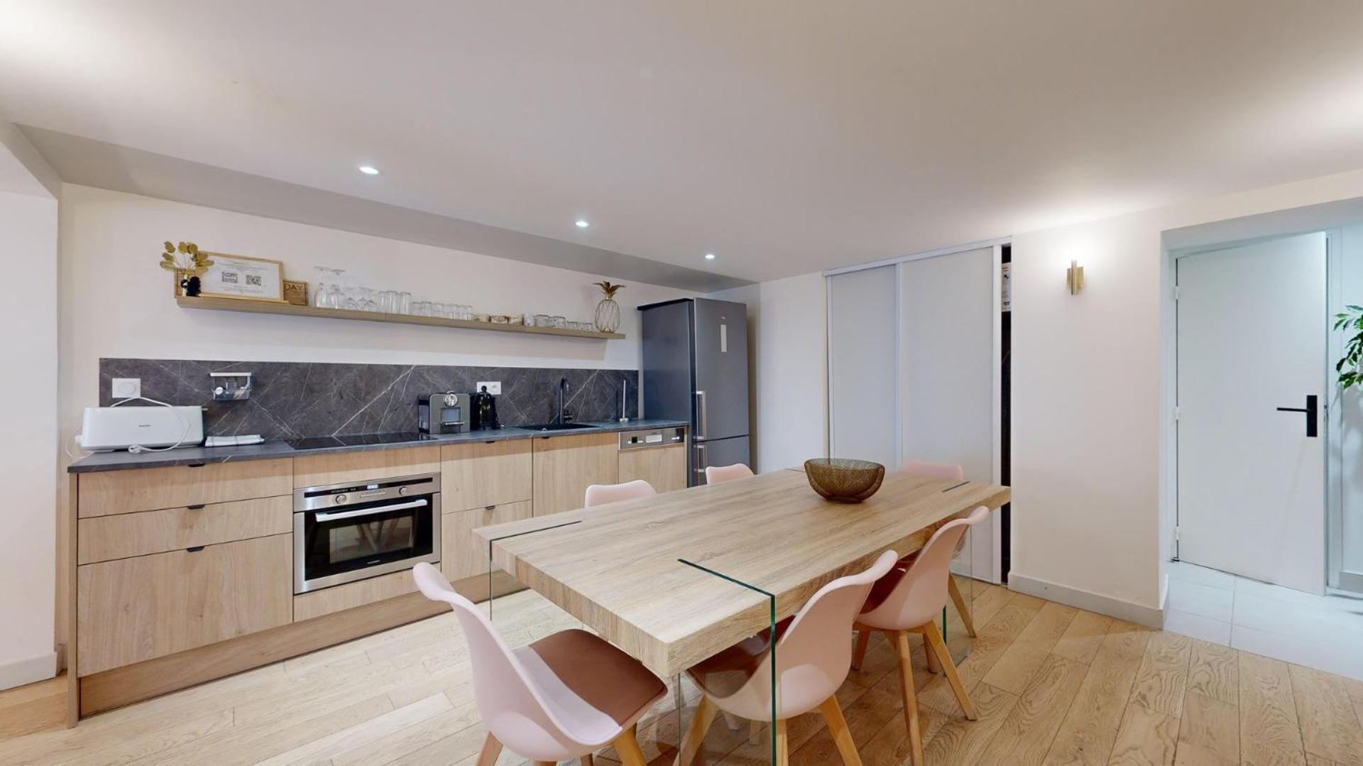 230 Mayfair - Superb In Appartamento