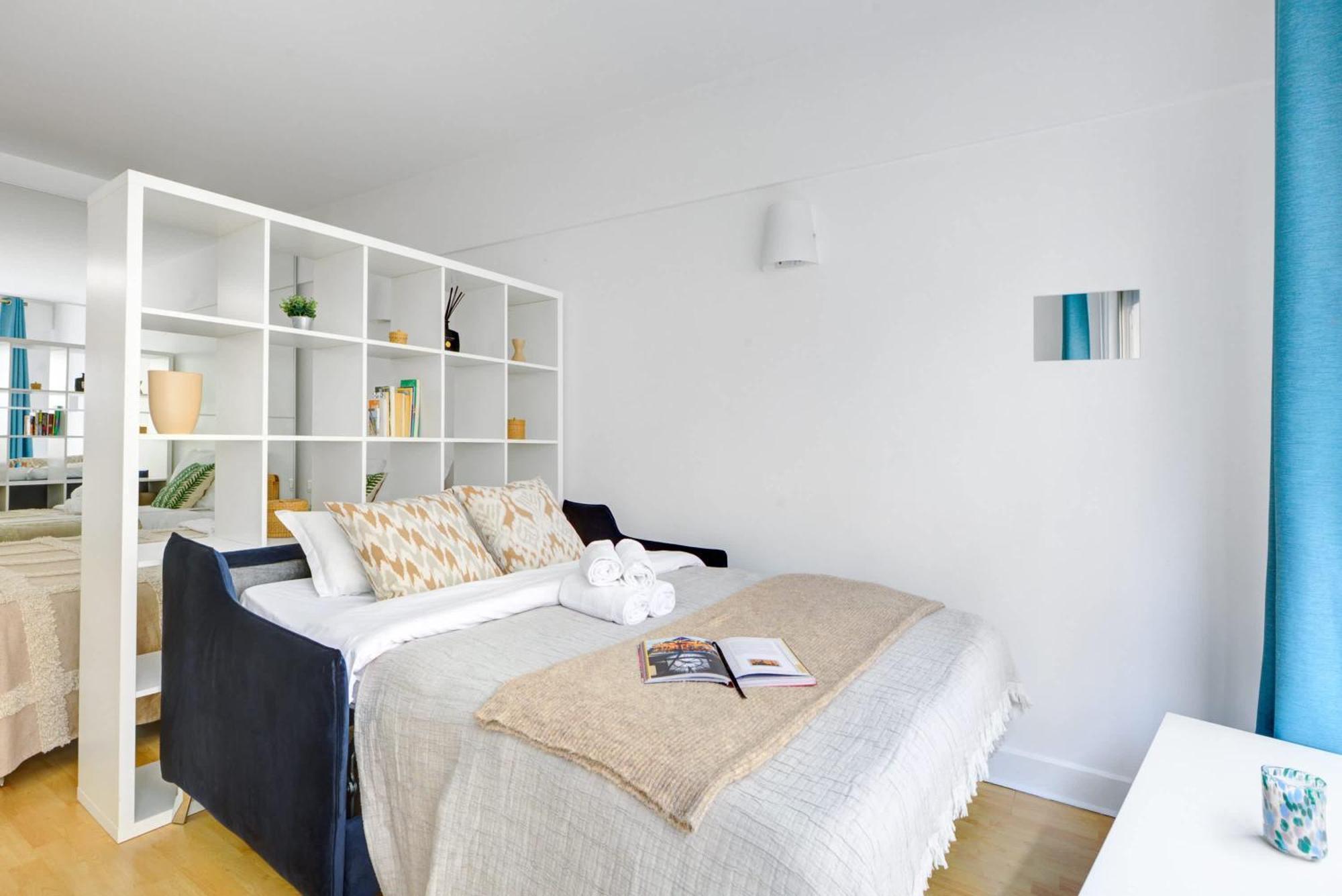St Germain & Le Bon Marche With Balcony - Cityapartmentstay