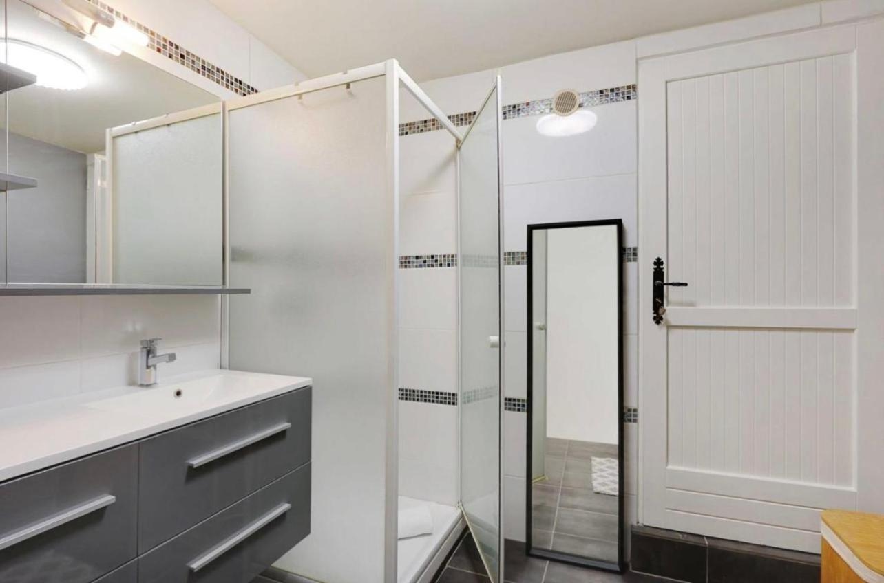 Apartment Magnifique 2 Pieces, Clair Neuf *