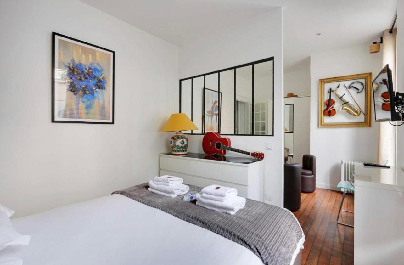 Magnifique 2 Pieces, Clair Neuf Apartment Paris