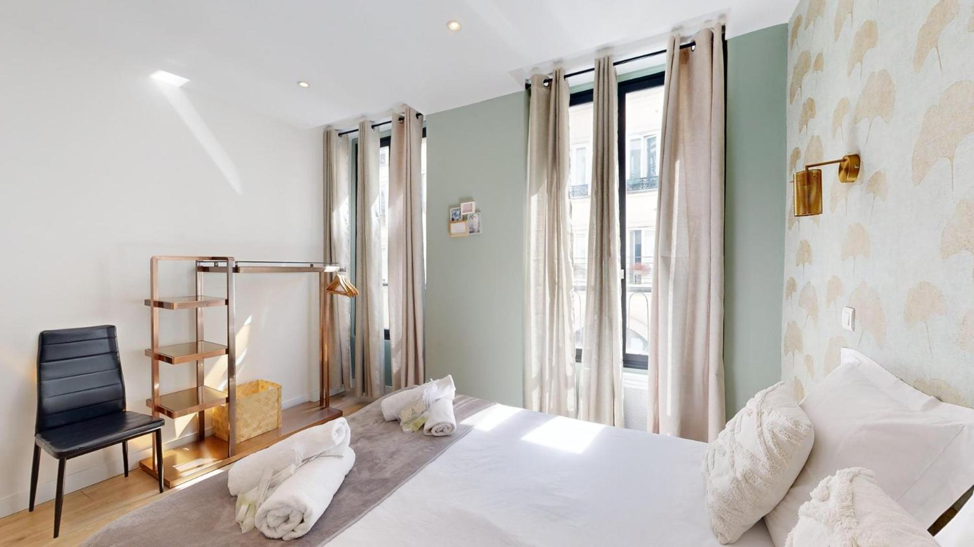 126 Abraham - Superbe A Parigi