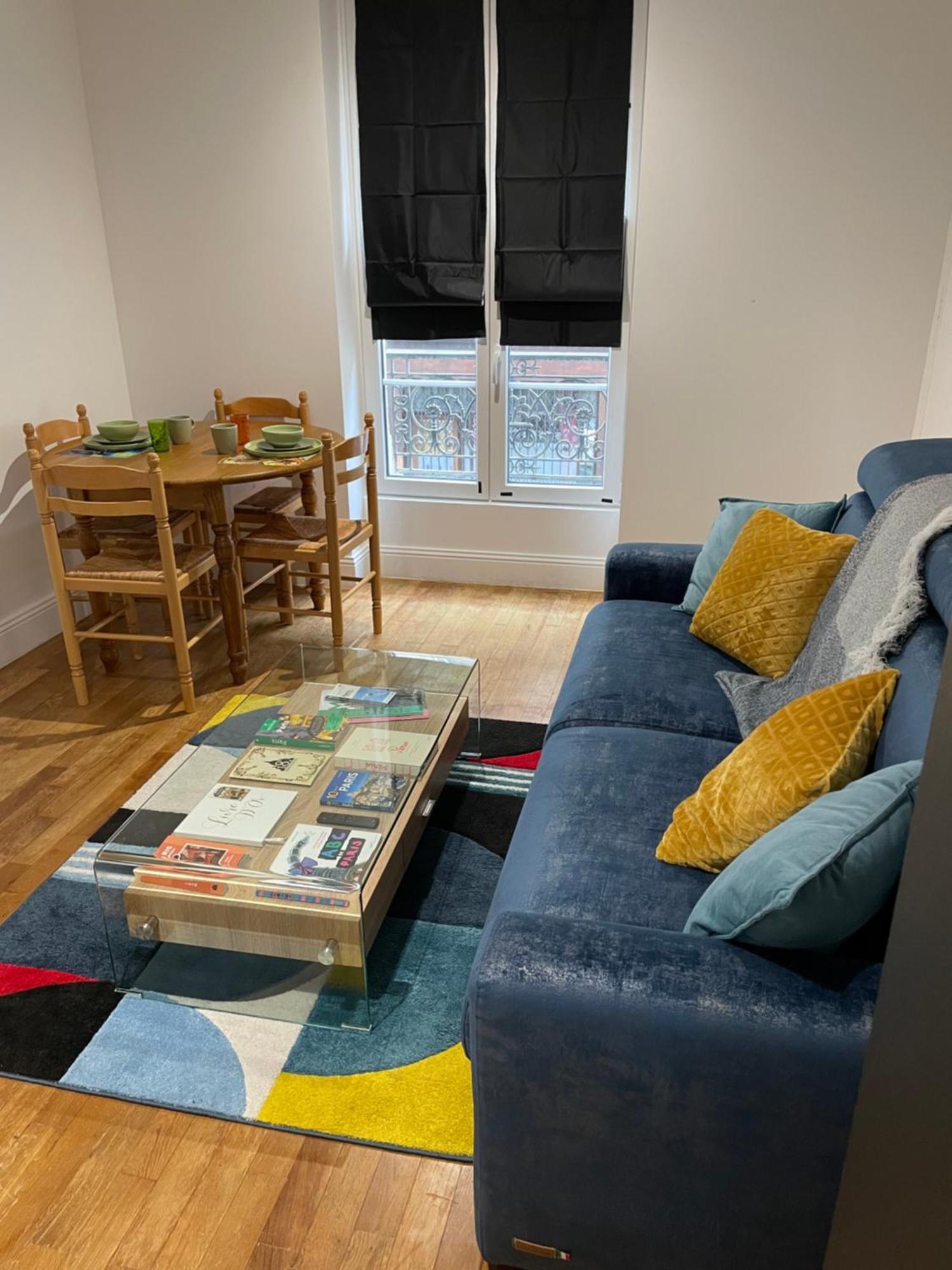 18 Montmartre Apartment Paris