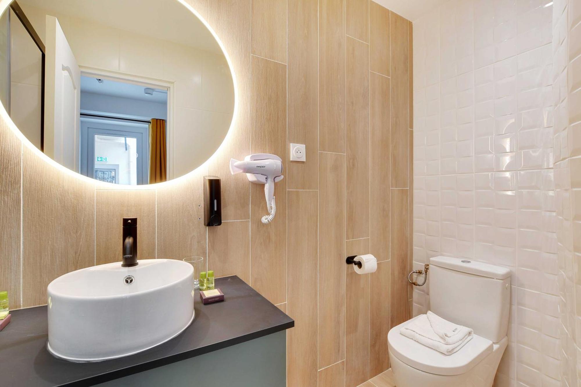 Newly Renovated Republique Parigi