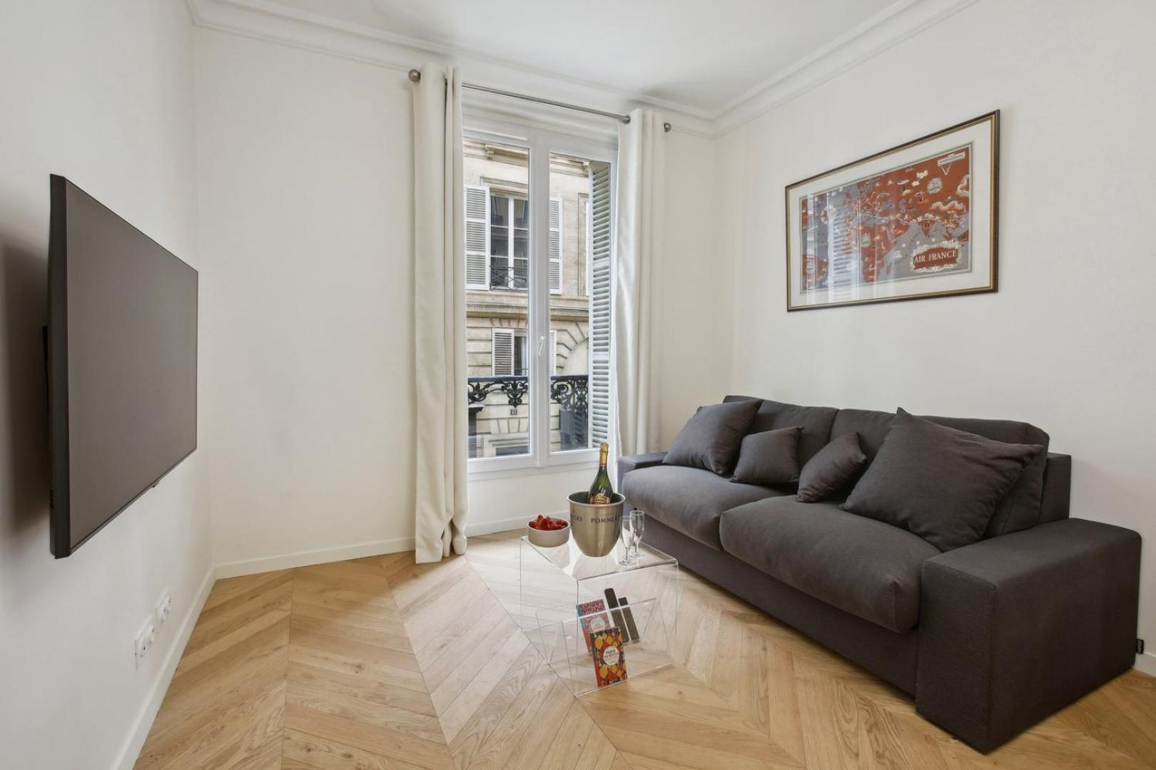 270 Haute - Superb In Paris. Paris