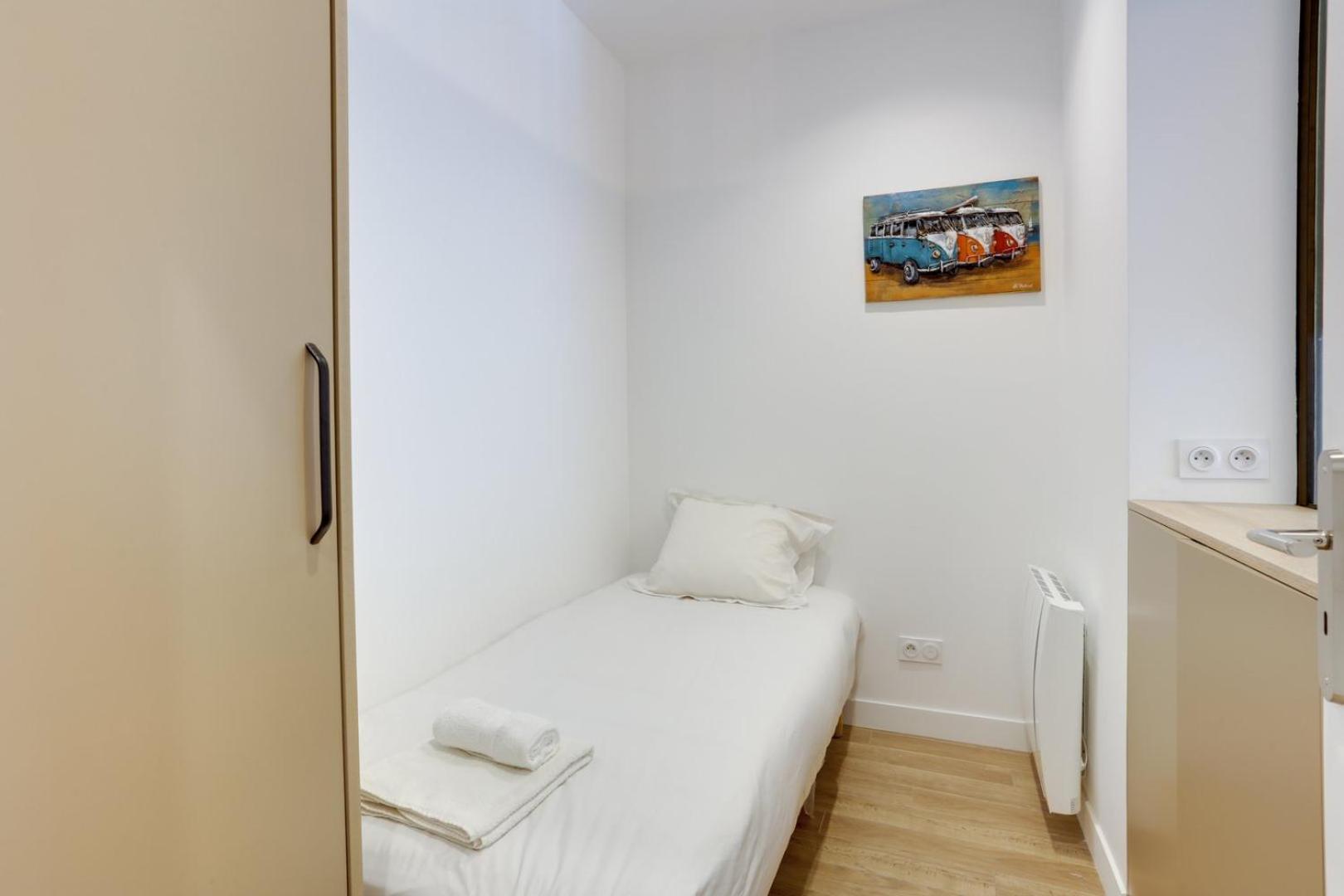 245 Mercedes - Superb In Apartment
