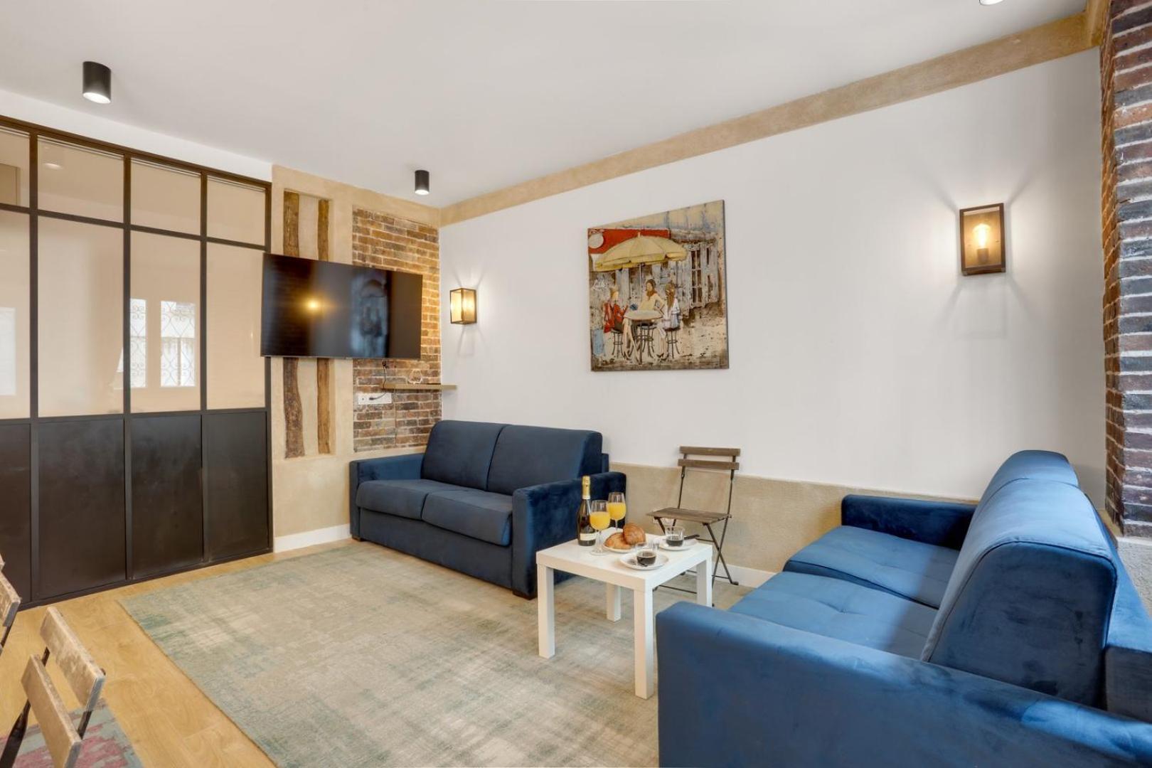 245 Mercedes - Superb In Apartment *