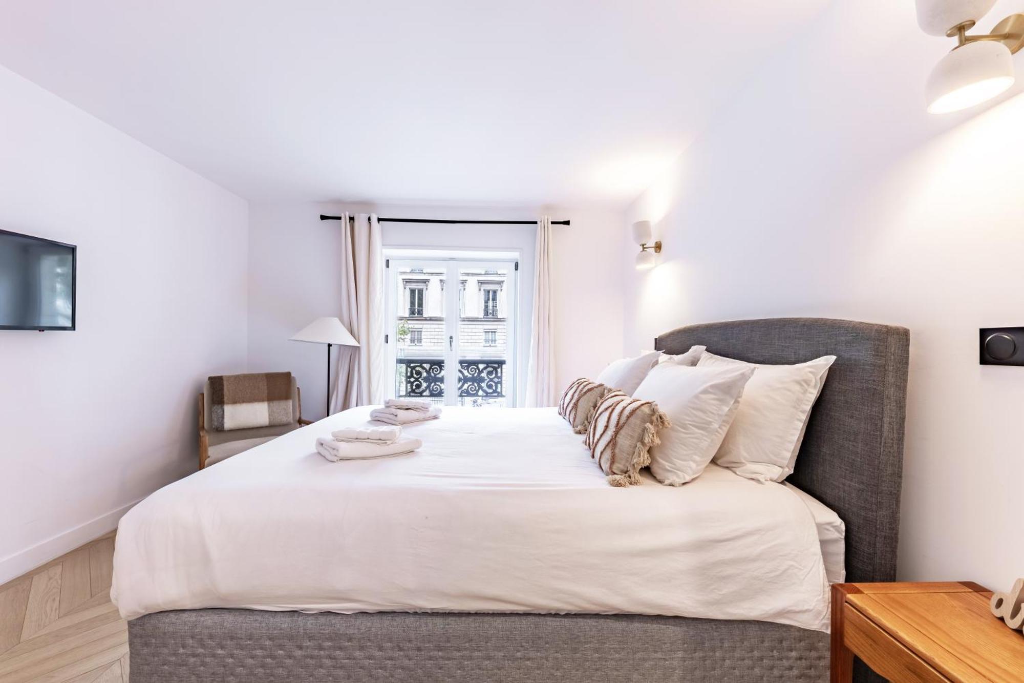 Appartamento Brand New 3 Bedrooms Facing Madeleine/st Honore Parigi