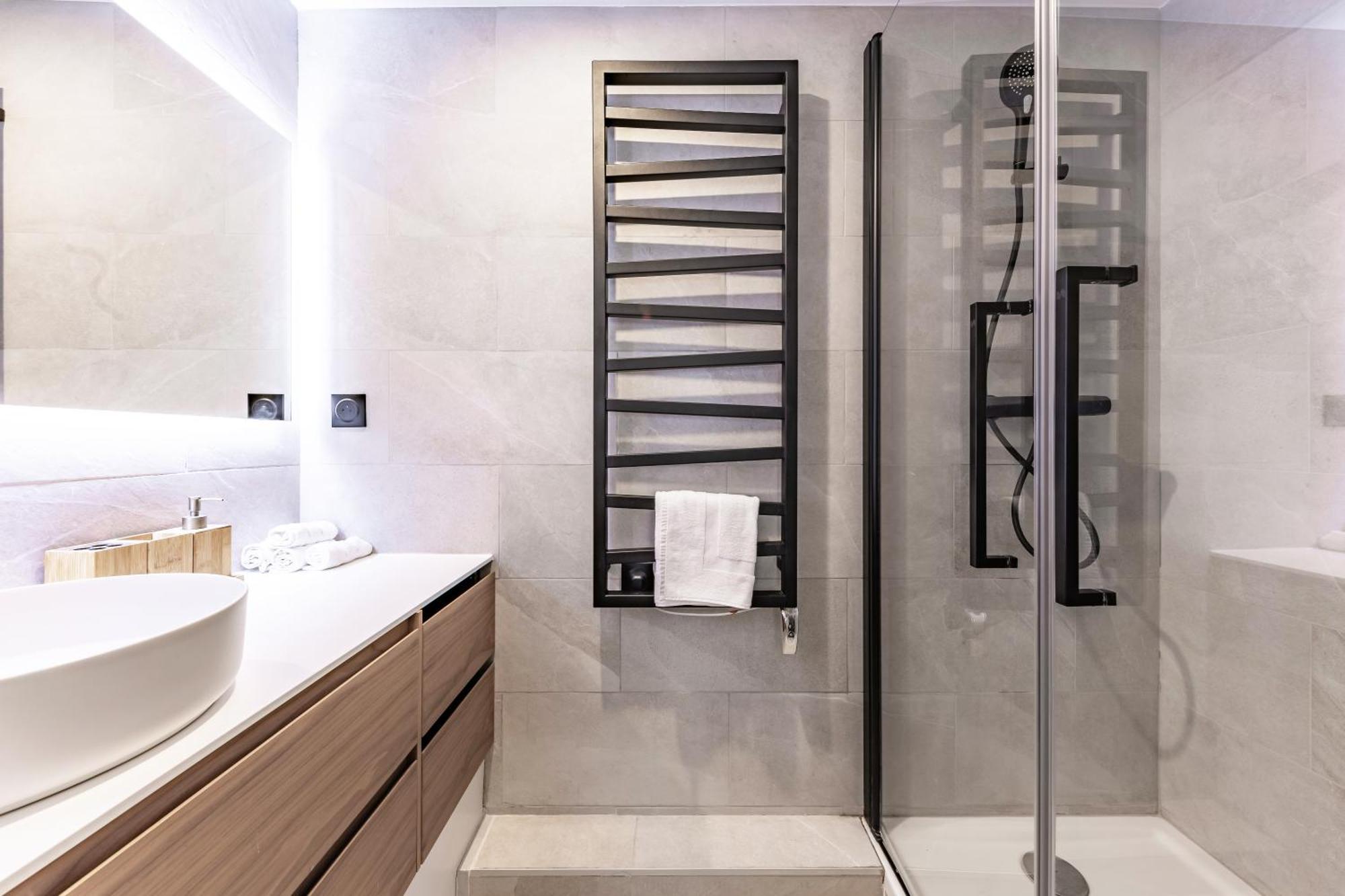 Brand New 3 Bedrooms Facing Madeleine/st Honore Appartamento