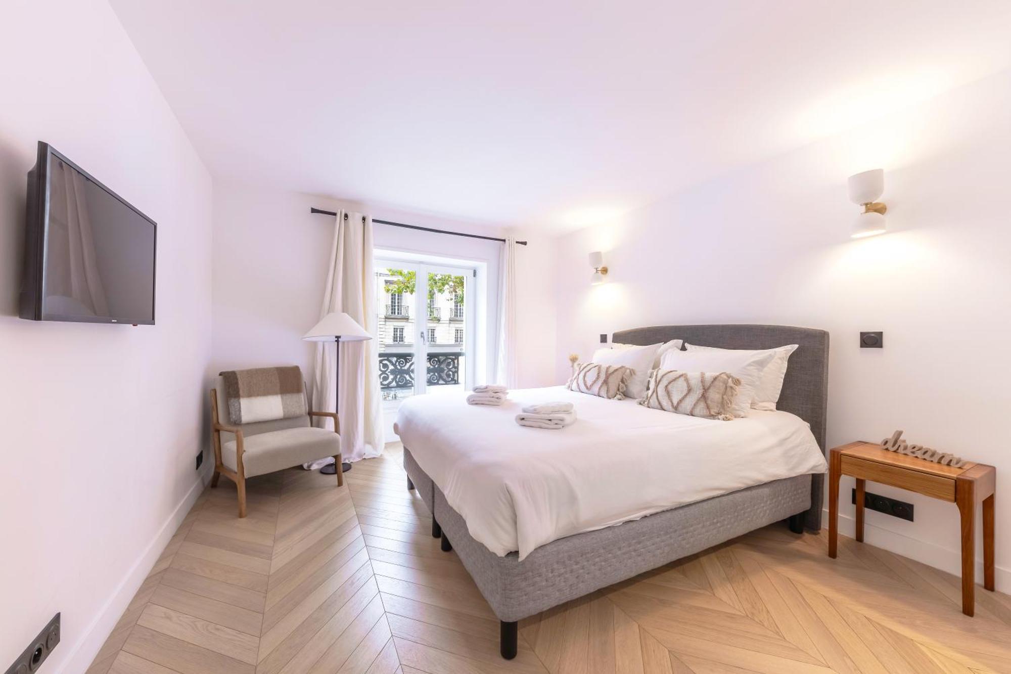 Brand New 3 Bedrooms Facing Madeleine/st Honore Appartamento Parigi