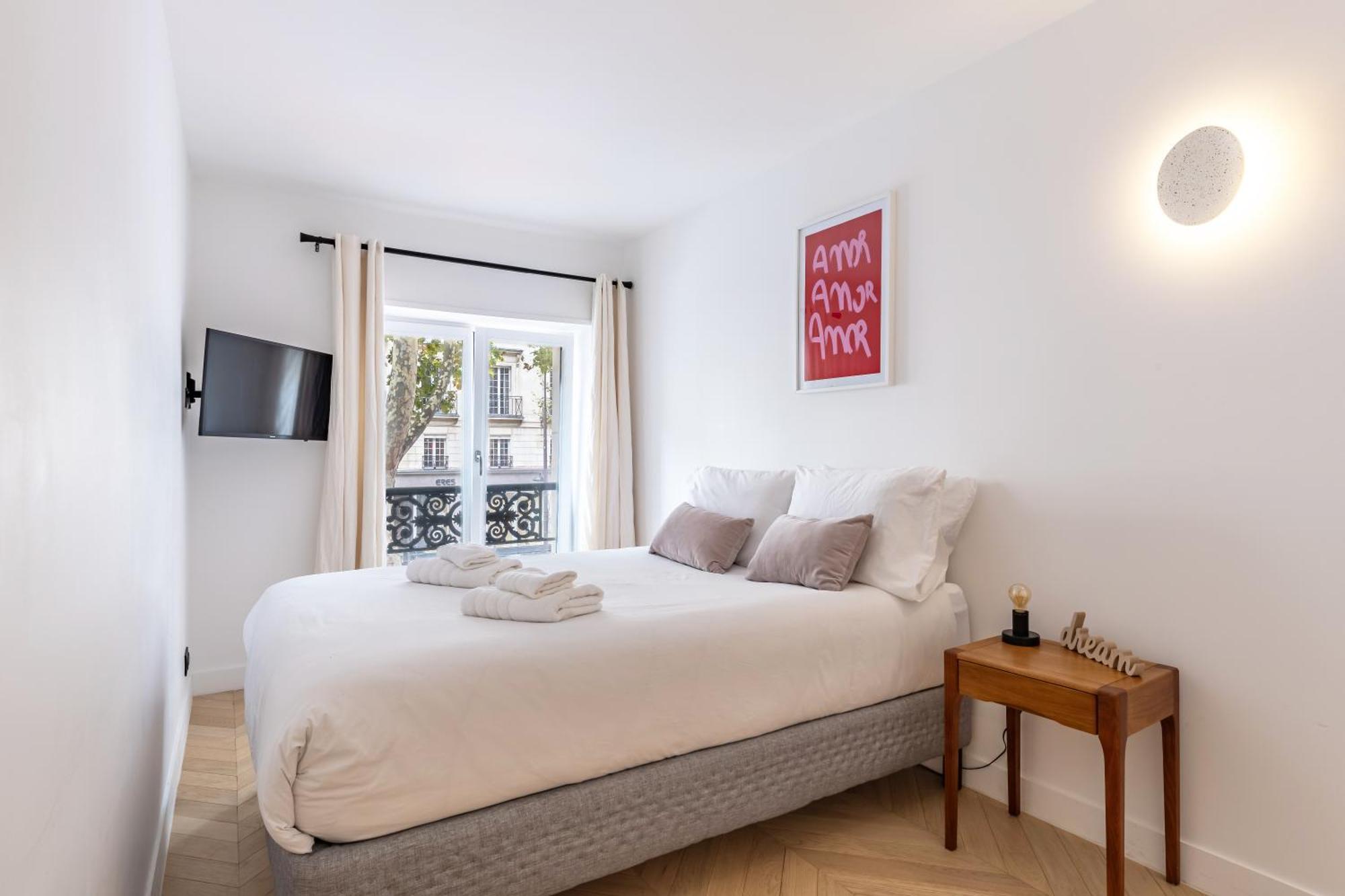 Brand New 3 Bedrooms Facing Madeleine/st Honore * Parigi