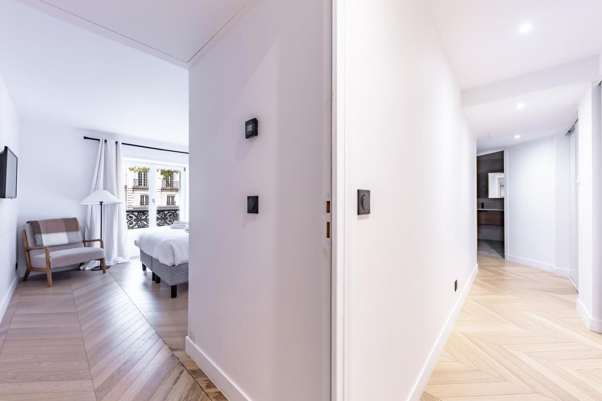 Brand New 3 Bedrooms Facing Madeleine/st Honore Appartamento