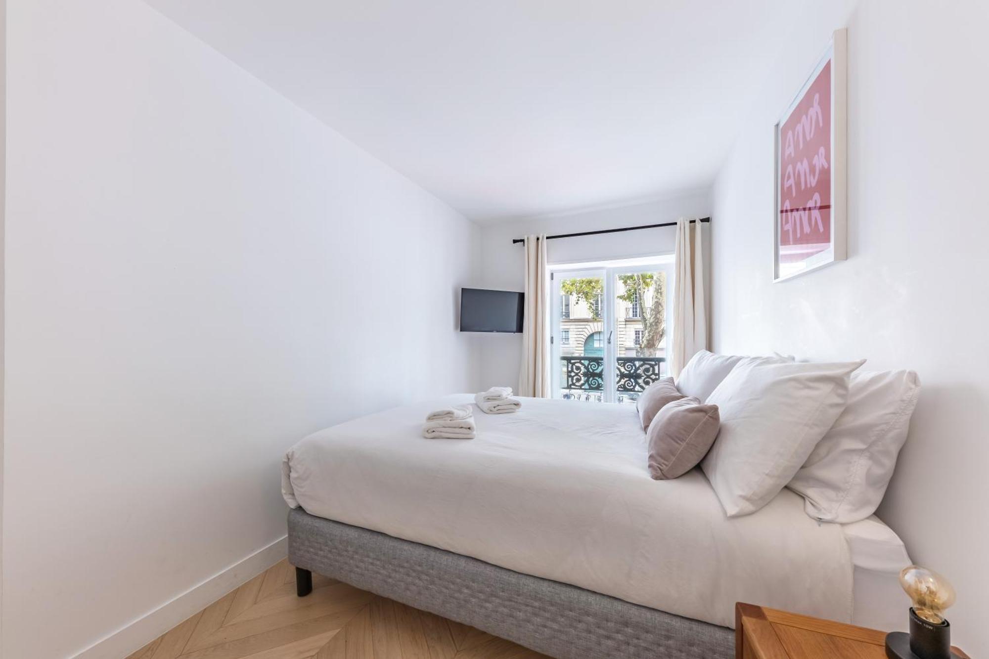 Brand New 3 Bedrooms Facing Madeleine/st Honore Appartamento *